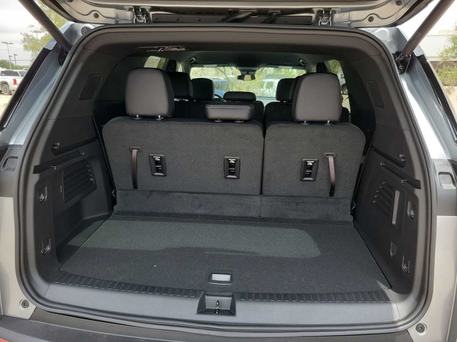 2025 Chevrolet Traverse LT 19