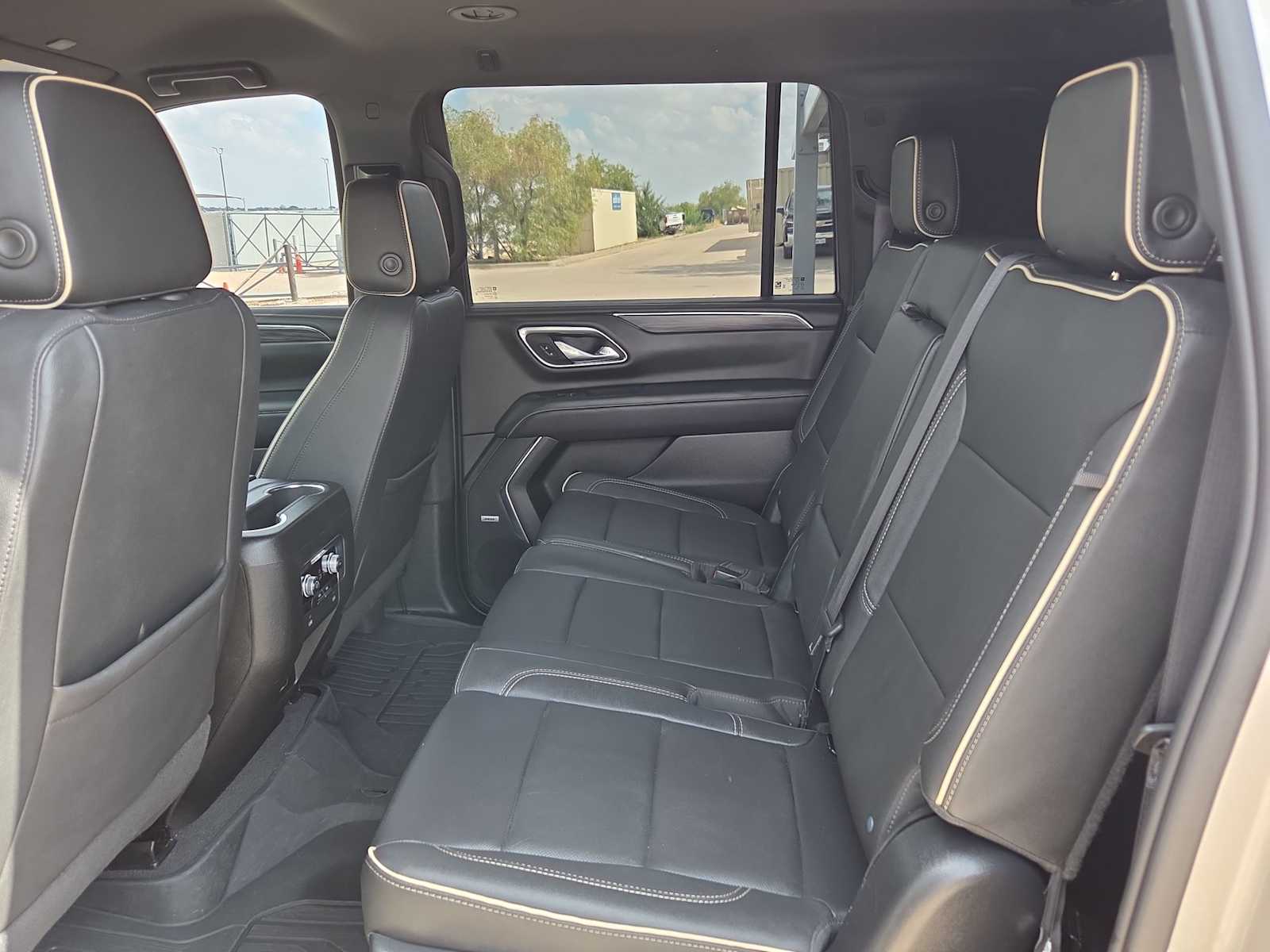 Thumbnail: 2023 GMC Yukon XL - 12