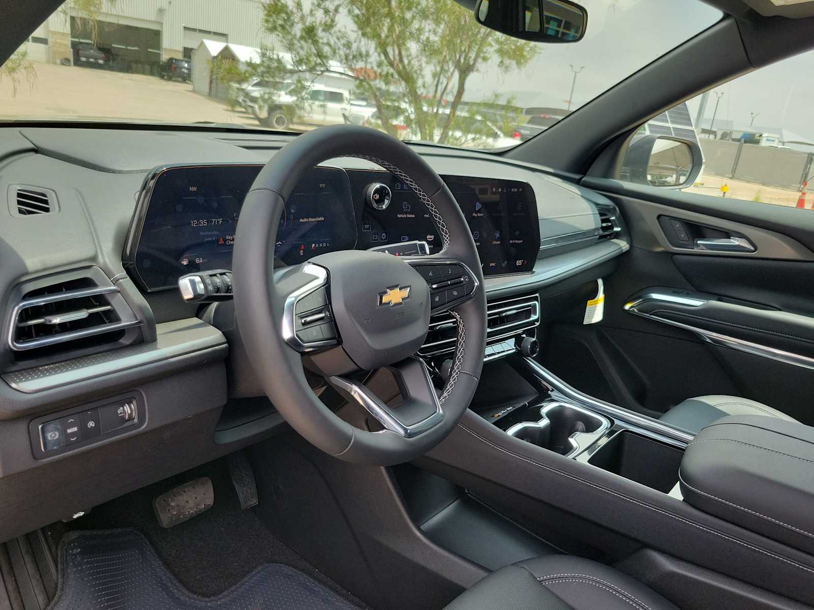 2025 Chevrolet Traverse LT 2