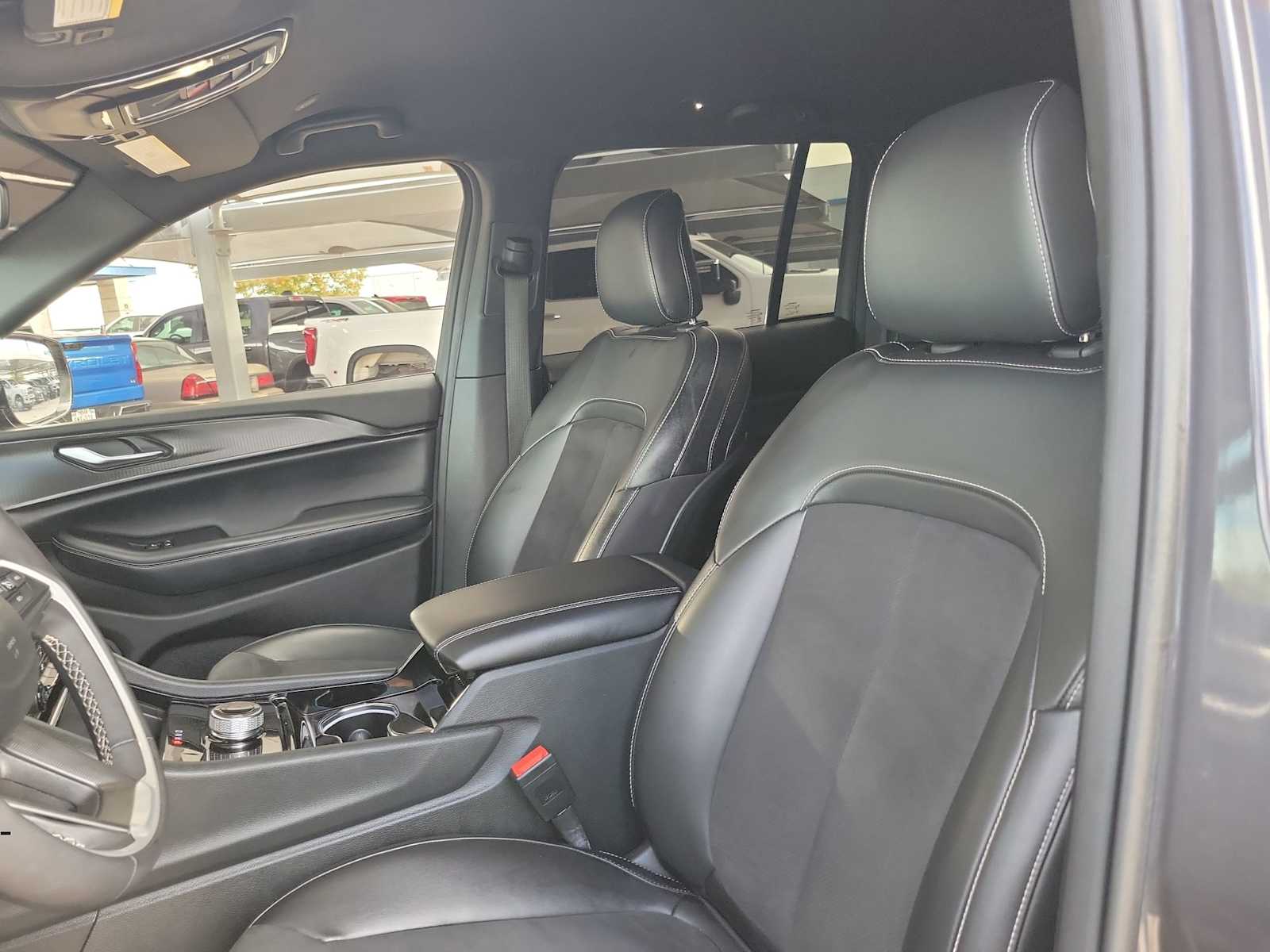 Thumbnail: 2023 Jeep Grand Cherokee - 11