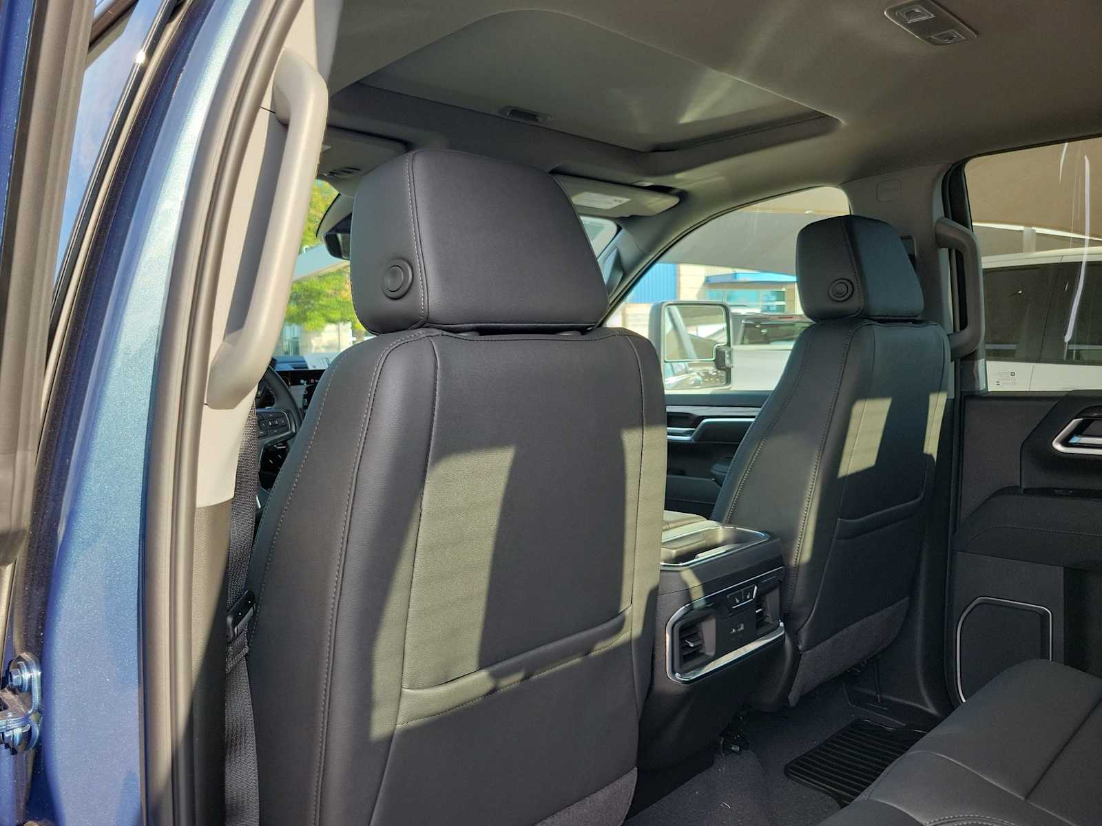 Thumbnail: 2026 Chevrolet Silverado 3500 - 12