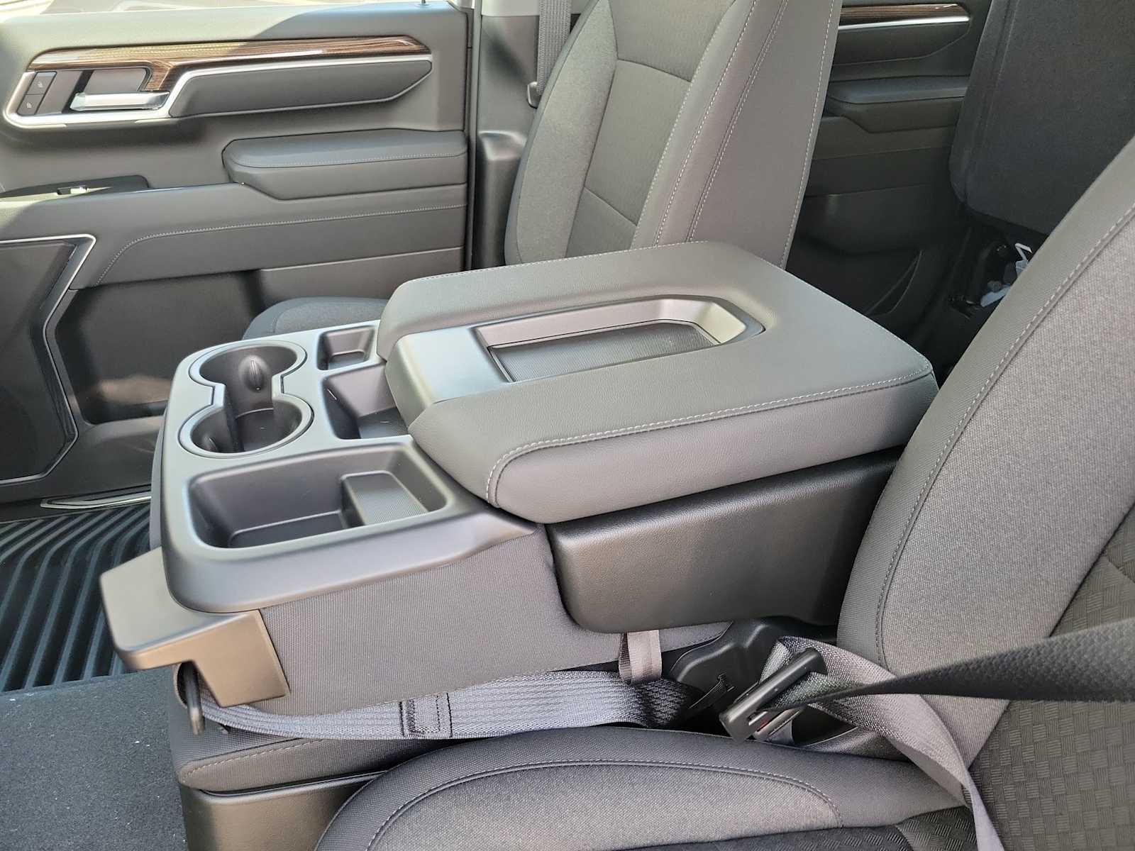 Thumbnail: 2026 Chevrolet Silverado 3500 - 16