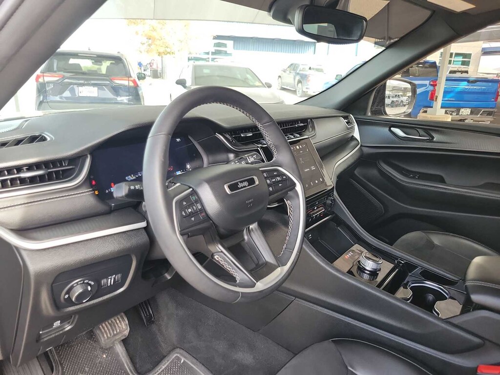 Used 2023 Jeep Grand Cherokee Laredo SUV