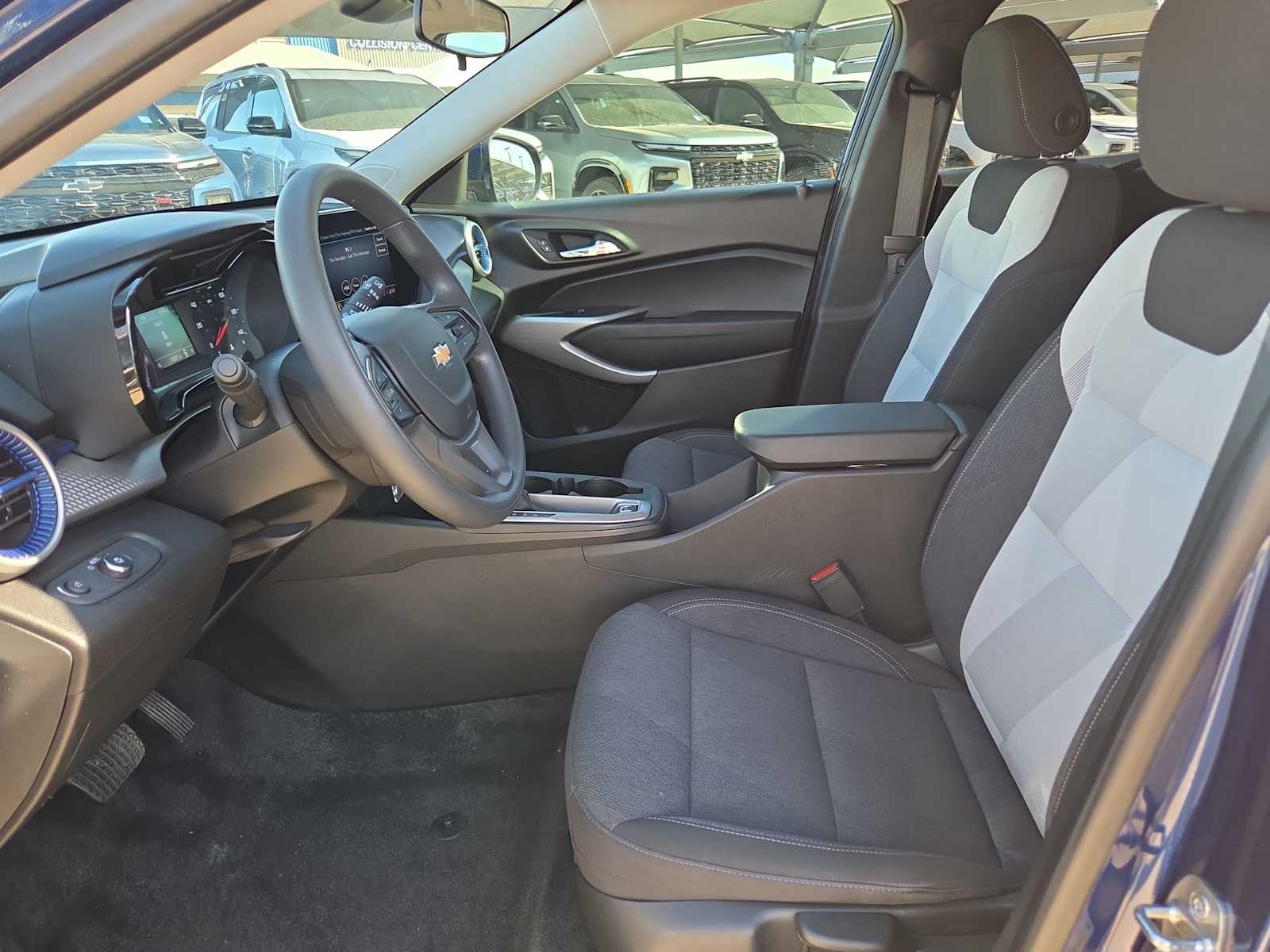 Thumbnail: 2024 Chevrolet Trax - 9