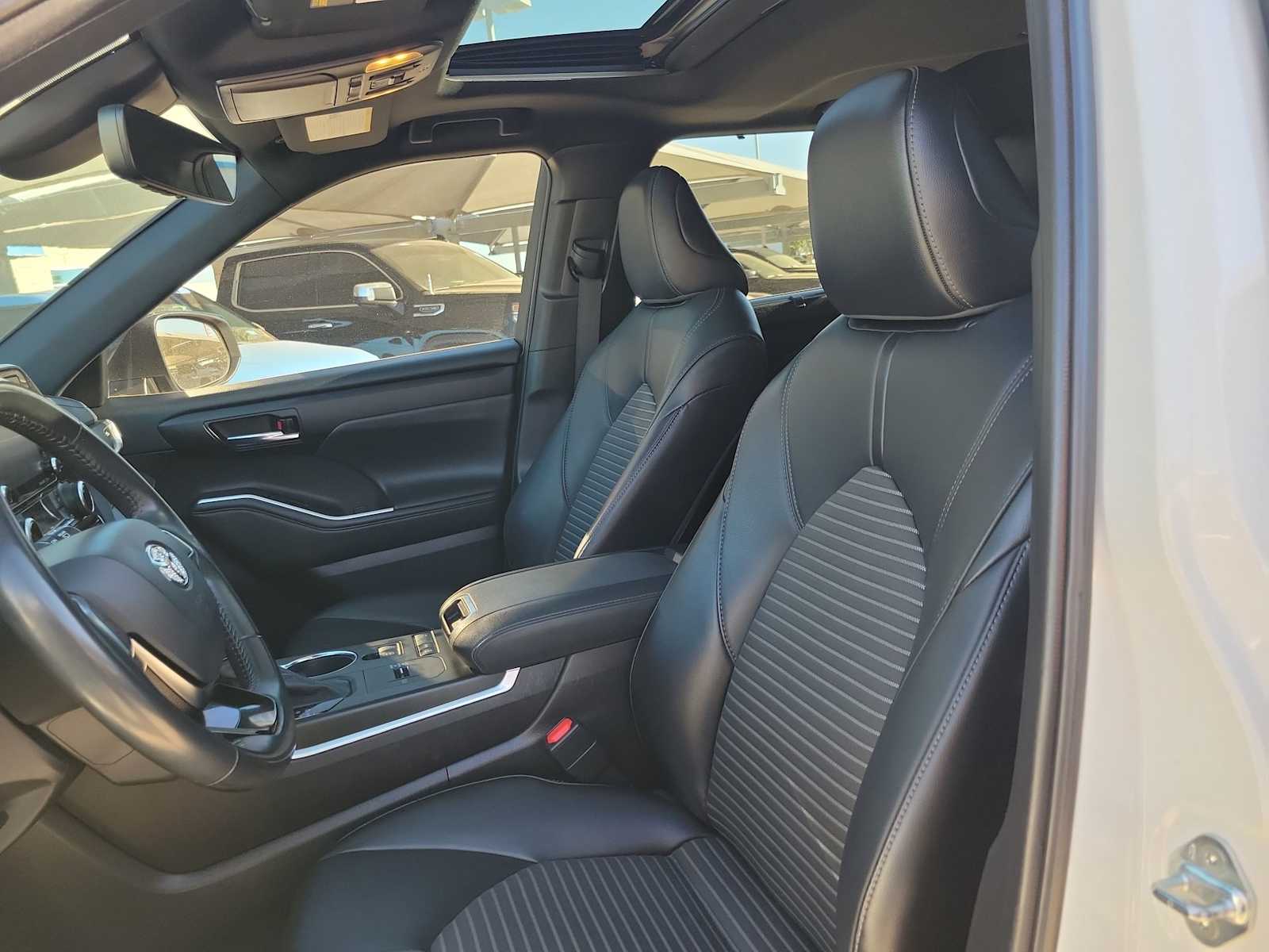 Thumbnail: 2021 Toyota Highlander - 11