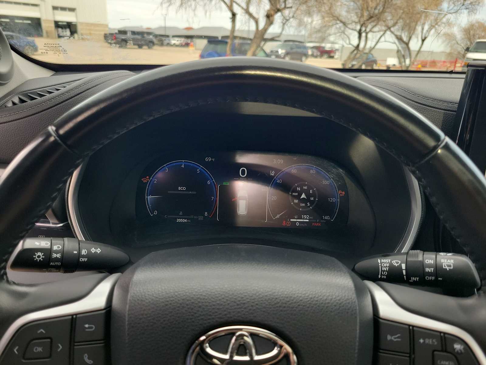 Thumbnail: 2023 Toyota Highlander - 14