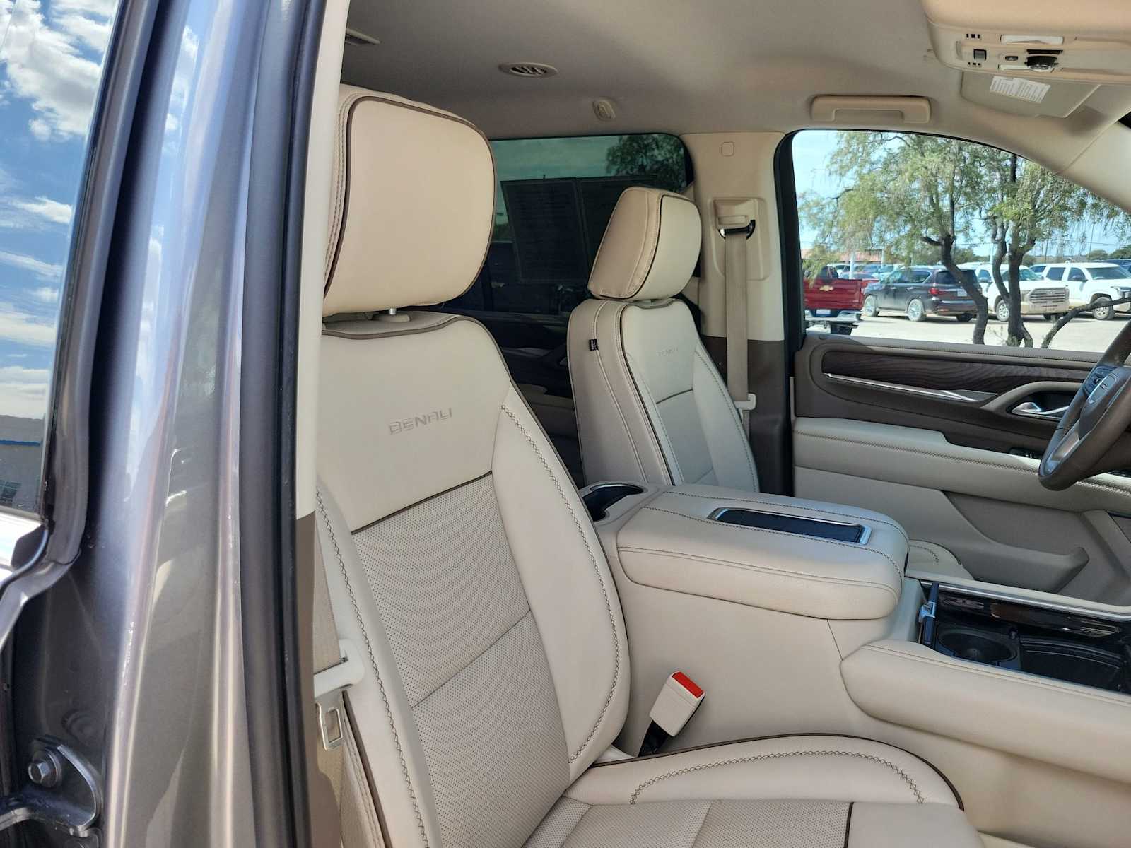 Thumbnail: 2022 GMC Yukon - 14