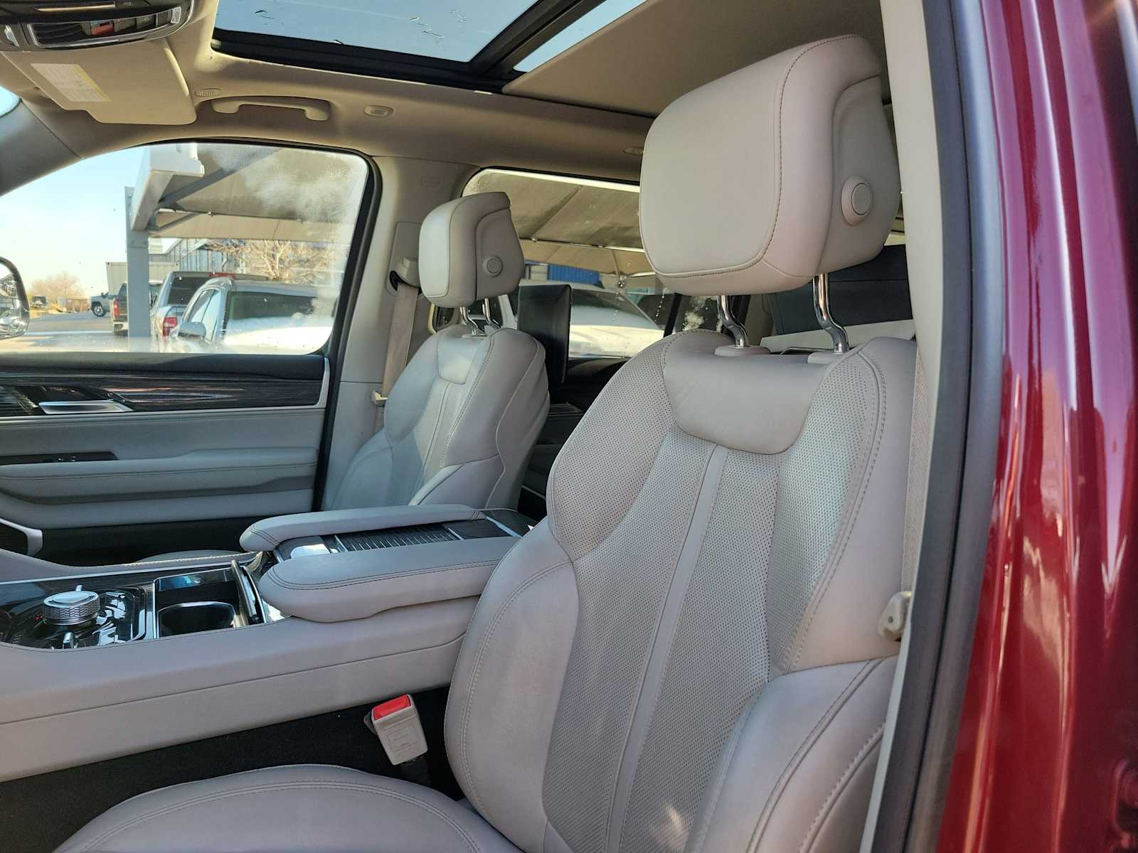 Thumbnail: 2022 Jeep Wagoneer - 11