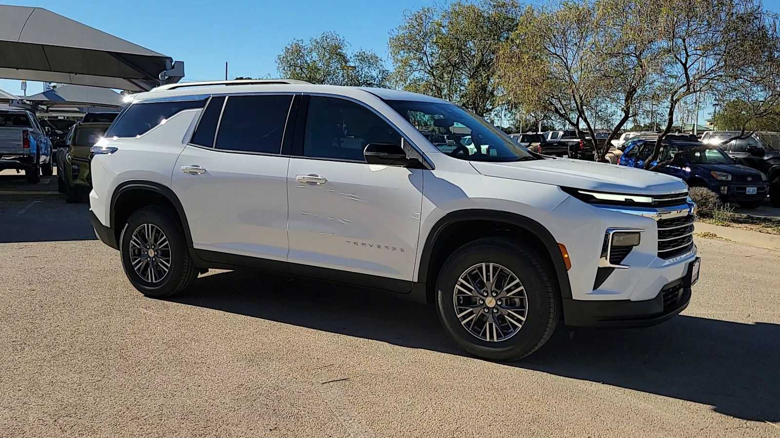 Thumbnail: 2026 Chevrolet Traverse - 3