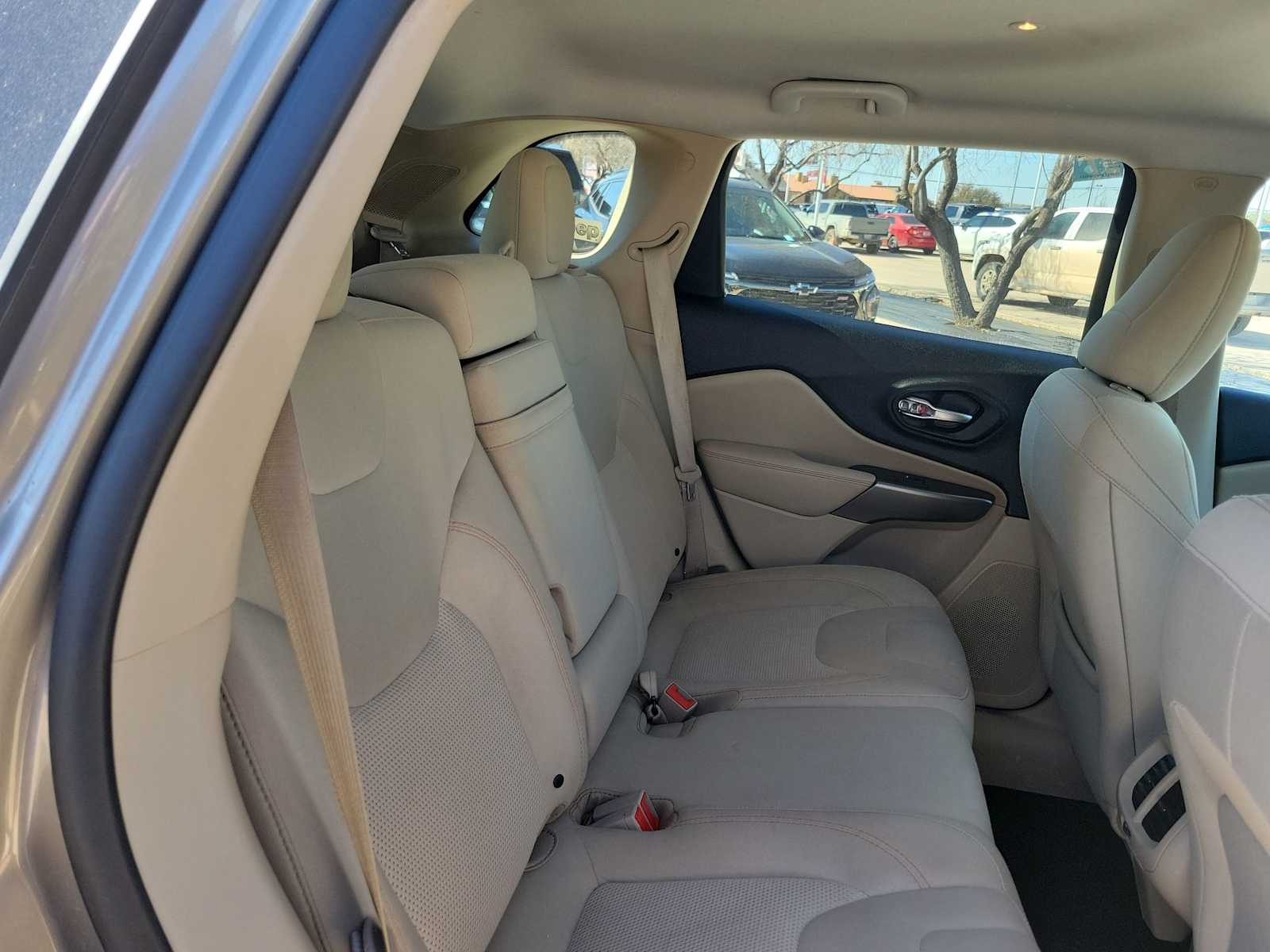 Thumbnail: 2019 Jeep Cherokee - 9