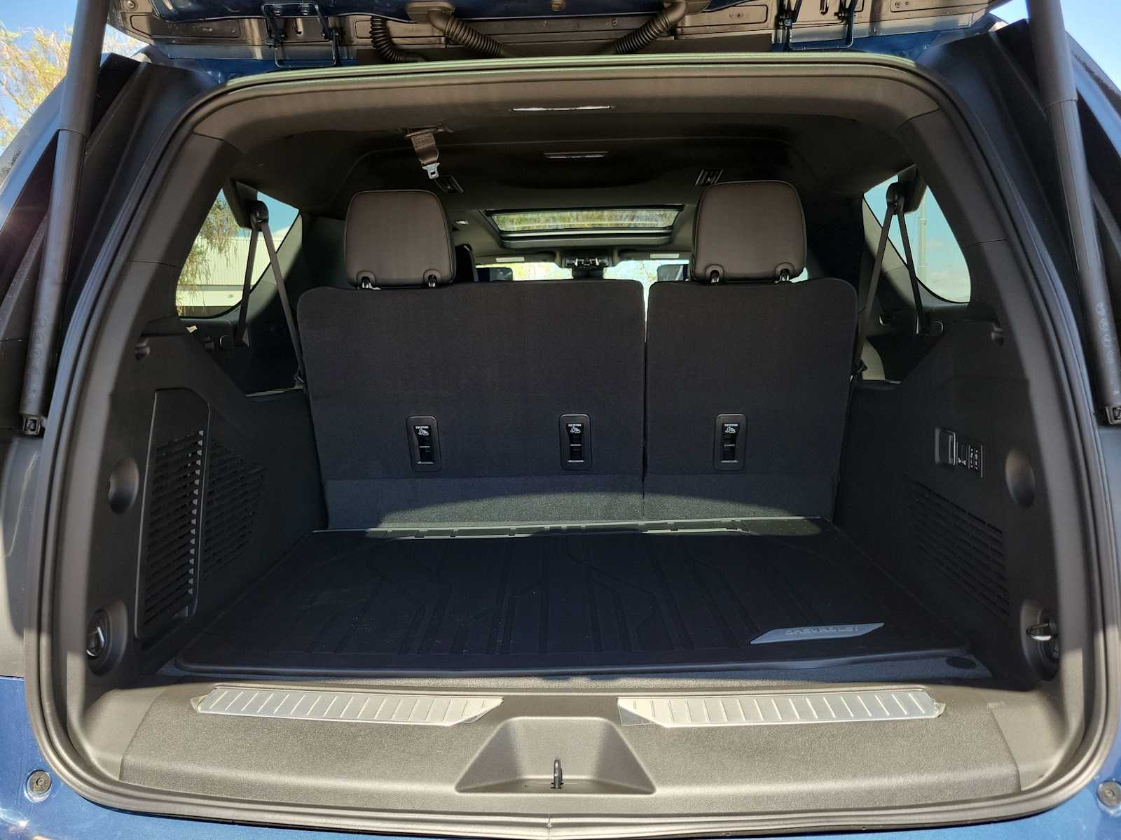 Thumbnail: 2026 Chevrolet Suburban - 19