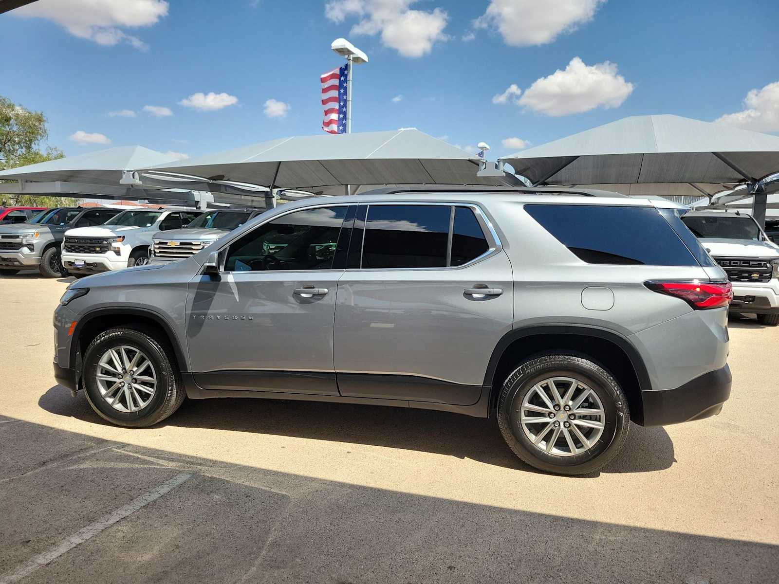 Thumbnail: 2023 Chevrolet Traverse - 3