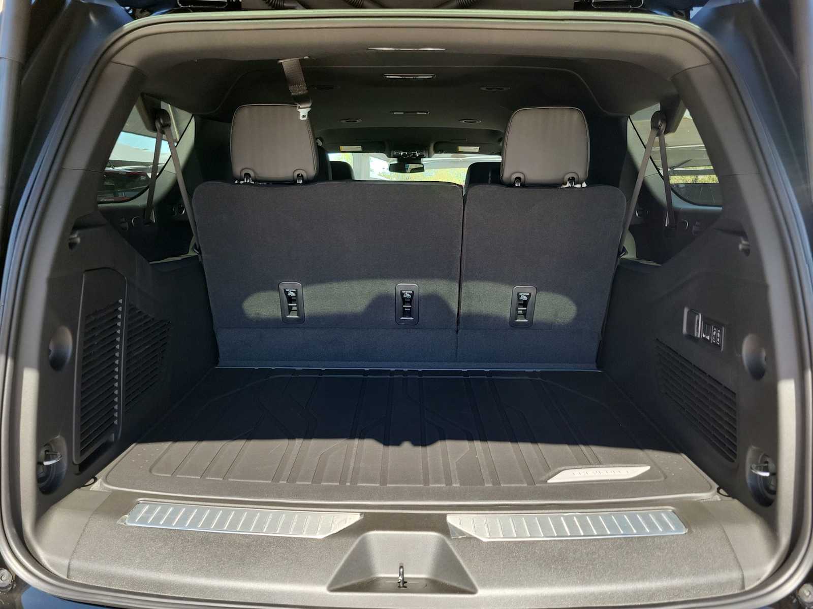 Thumbnail: 2026 Chevrolet Suburban - 19