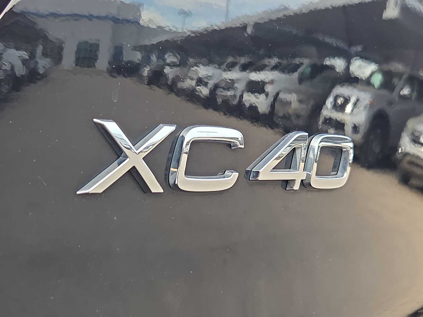 Thumbnail: 2023 Volvo XC40 - 7