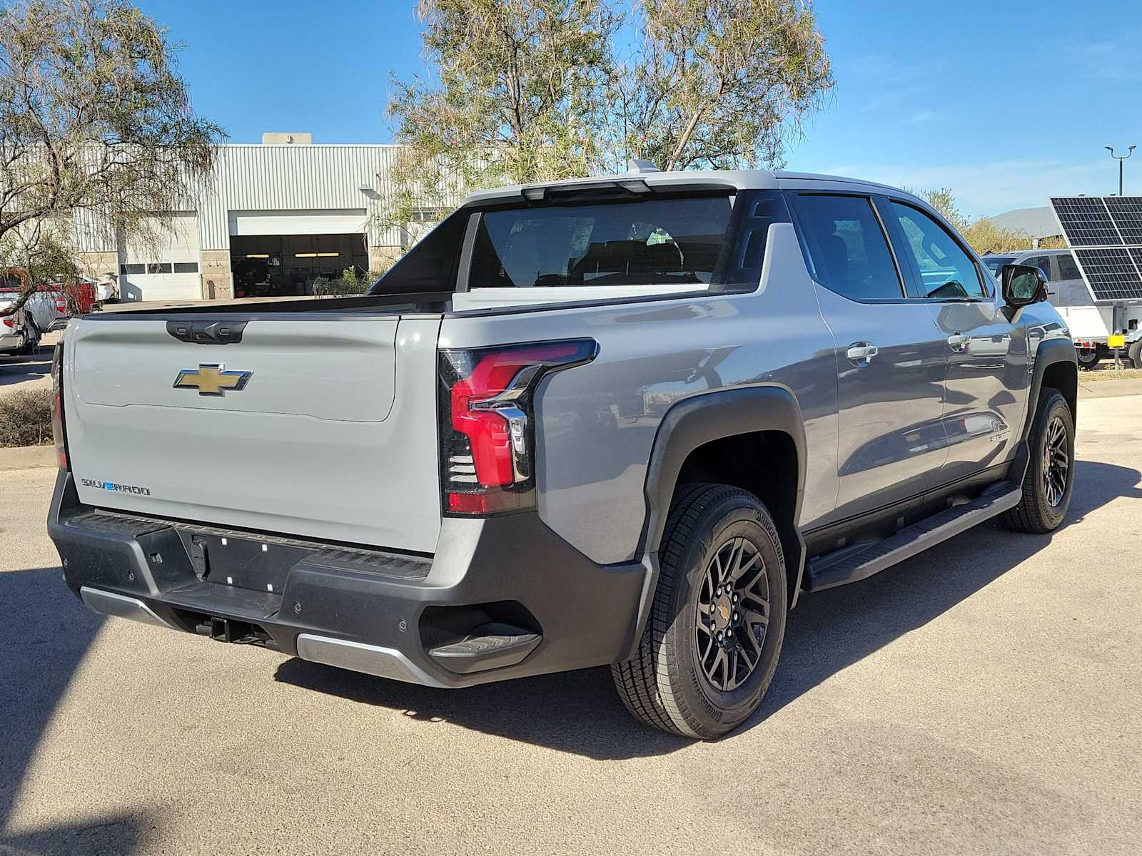 Thumbnail: 2025 Chevrolet Silverado EV - 6