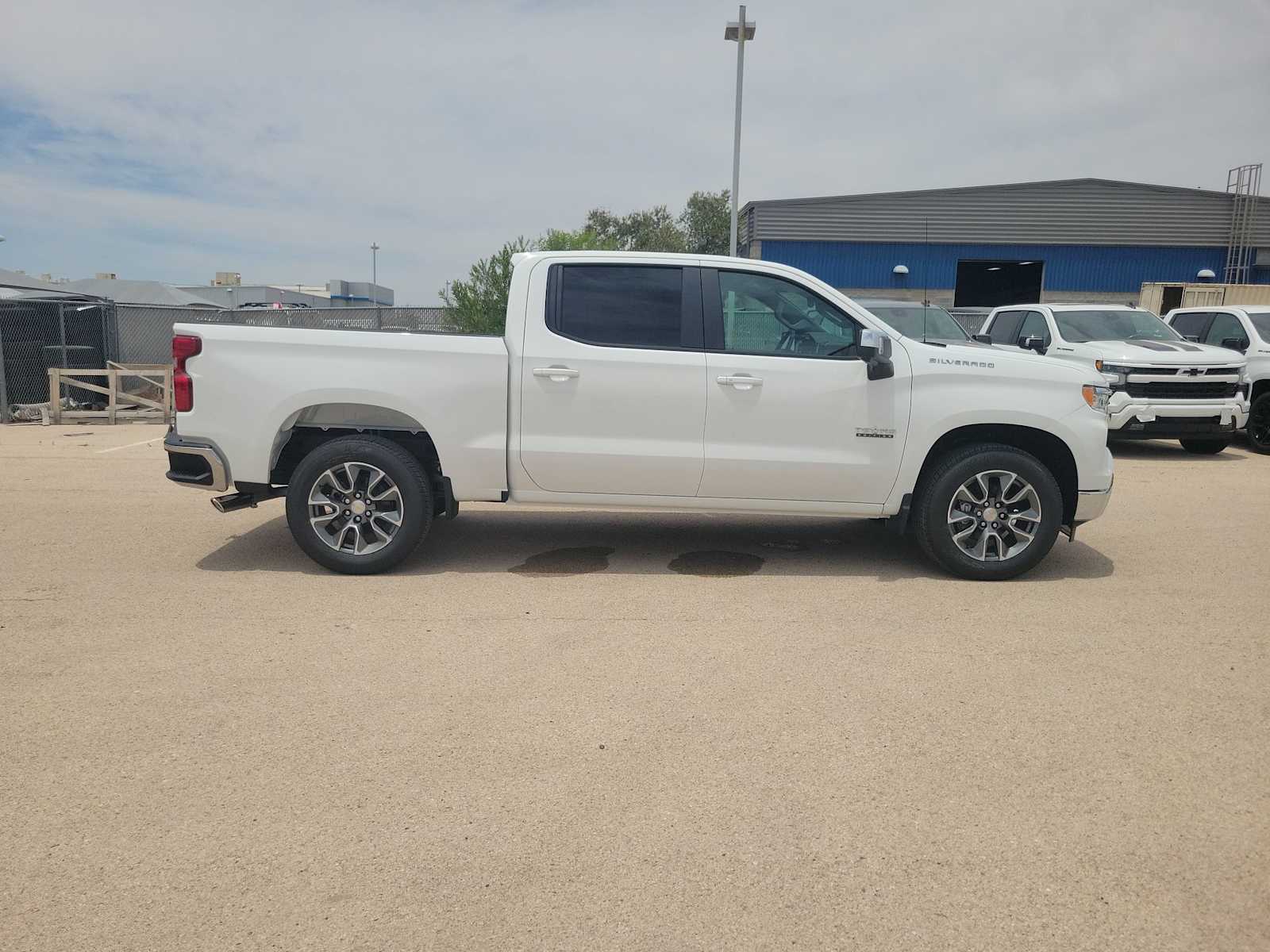 Thumbnail: 2026 Chevrolet Silverado 1500 - 9