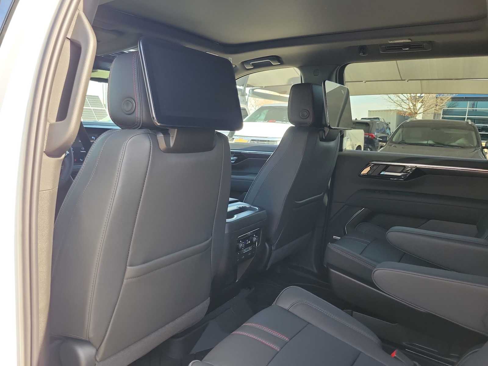 Thumbnail: 2026 Chevrolet Suburban - 12