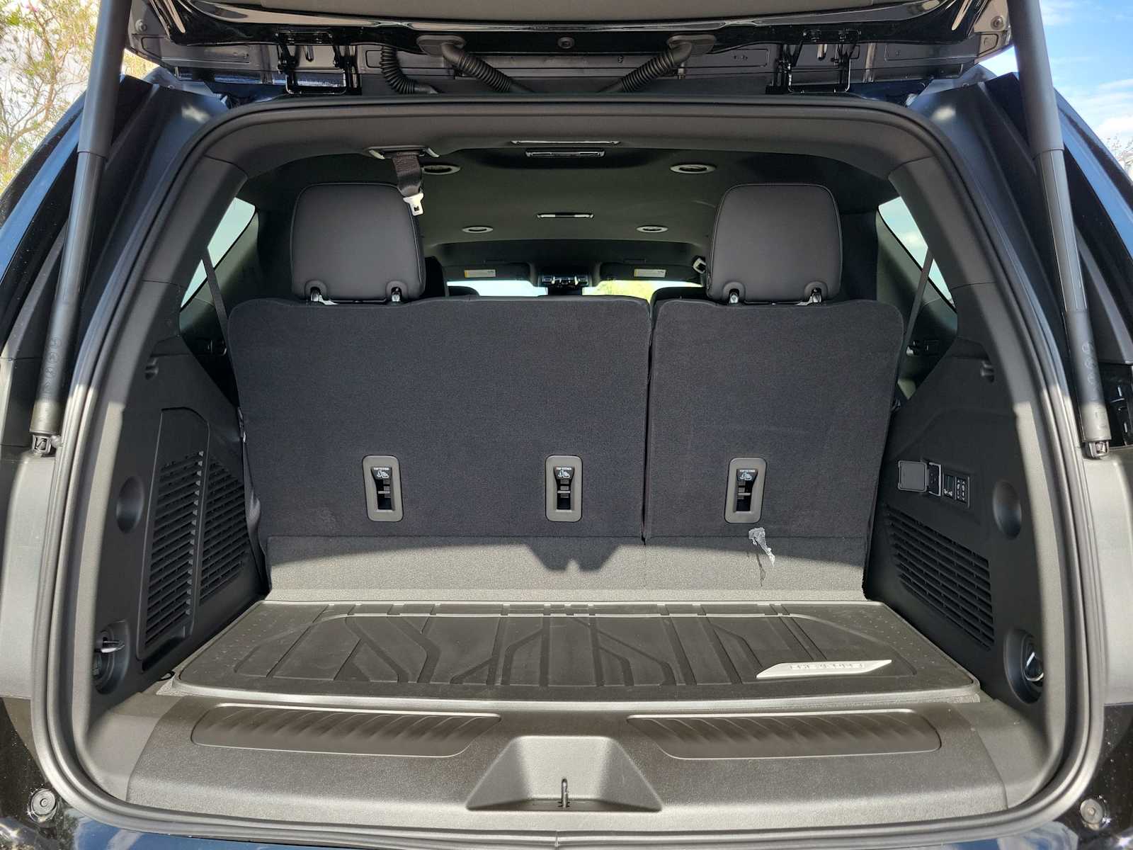 Thumbnail: 2026 Chevrolet Tahoe - 19