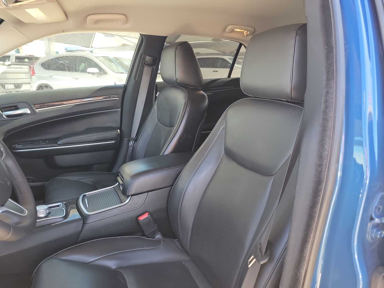 Thumbnail: 2022 Chrysler 300 - 7