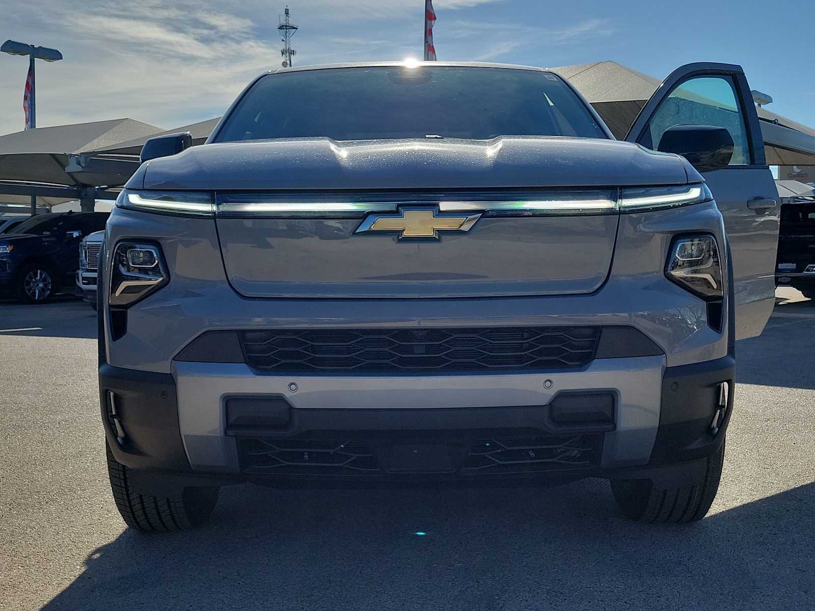 Thumbnail: 2025 Chevrolet Silverado EV - 9