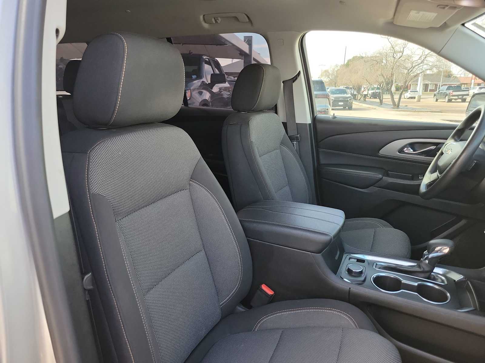 Thumbnail: 2021 Chevrolet Traverse - 14