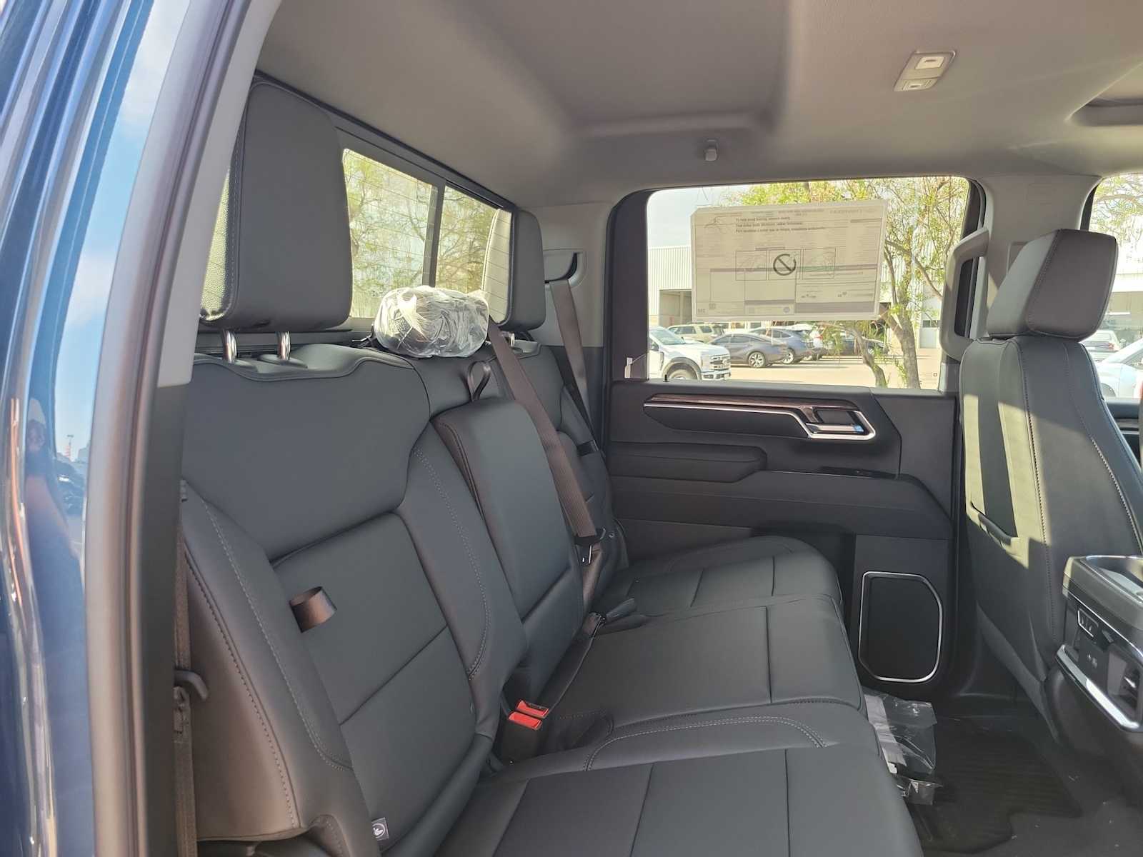 Thumbnail: 2026 Chevrolet Silverado 3500 - 13