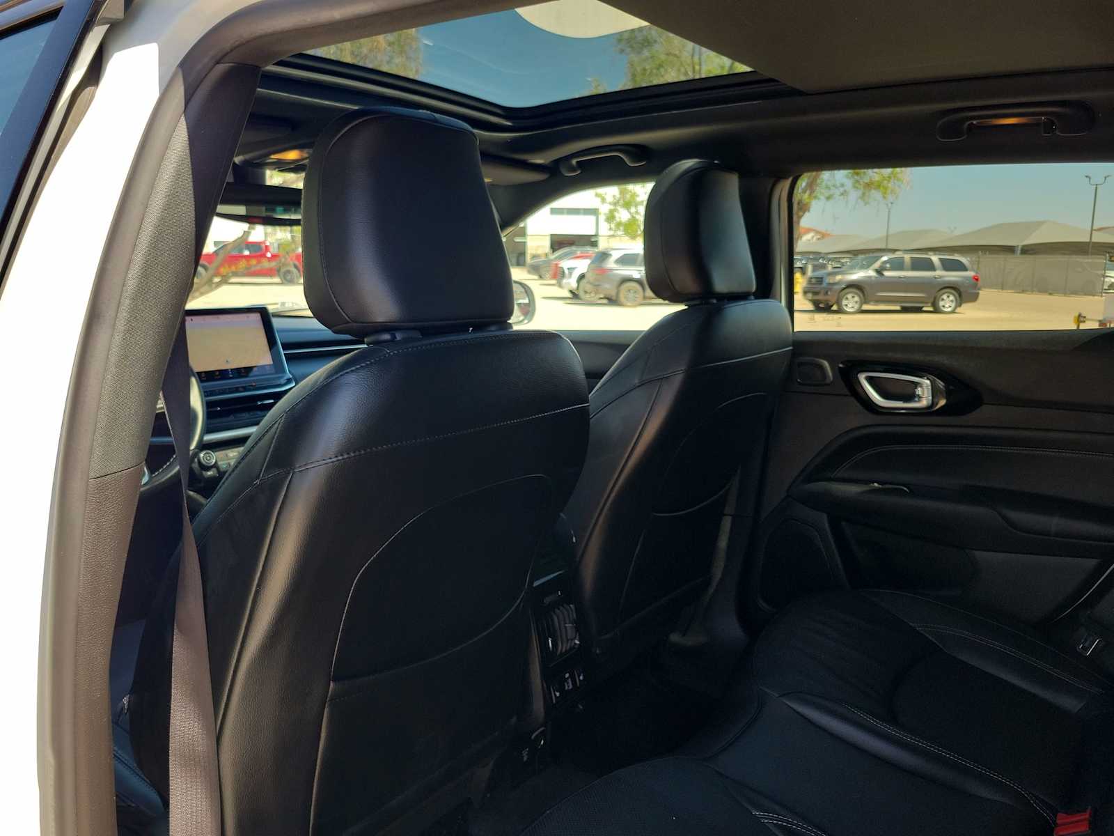 Thumbnail: 2022 Jeep Compass - 16