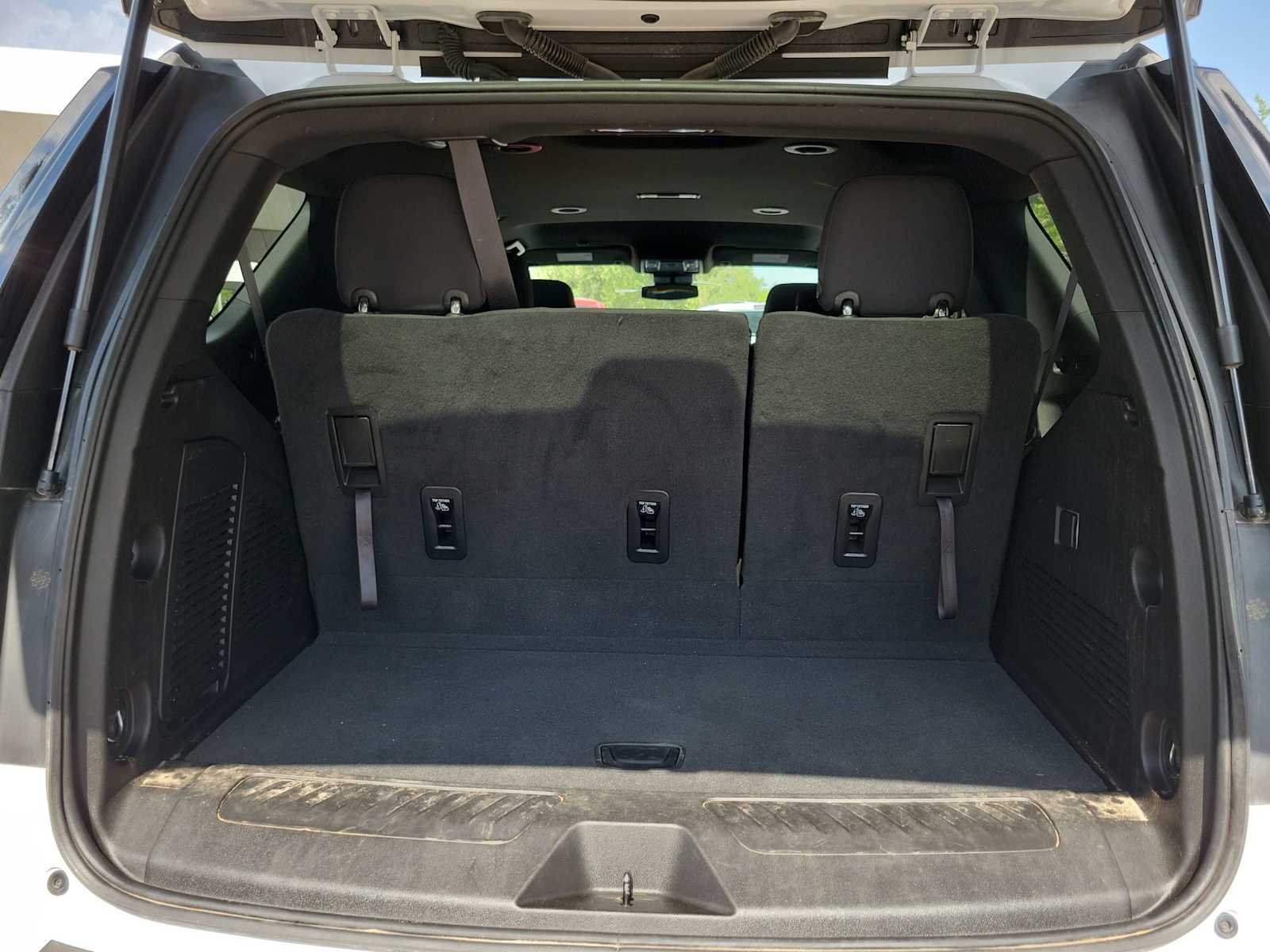 Thumbnail: 2023 Chevrolet Tahoe - 19