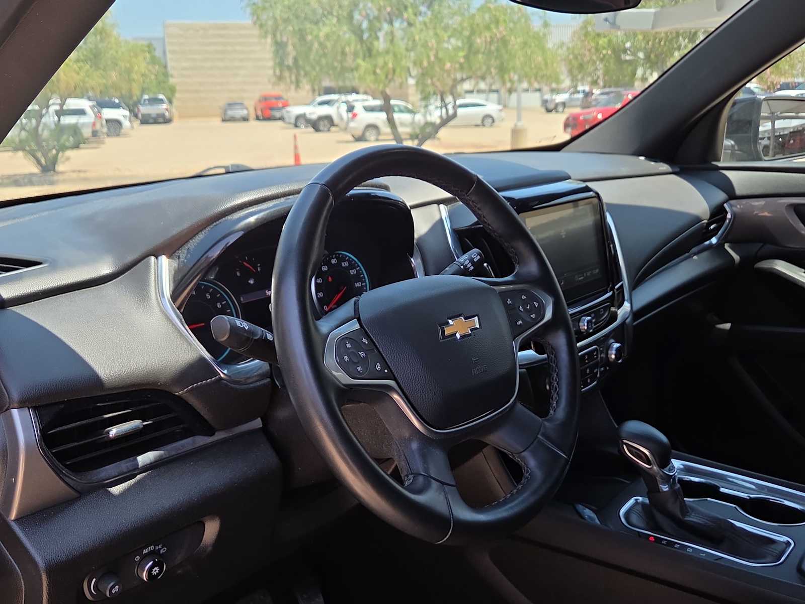 Thumbnail: 2023 Chevrolet Traverse - 10