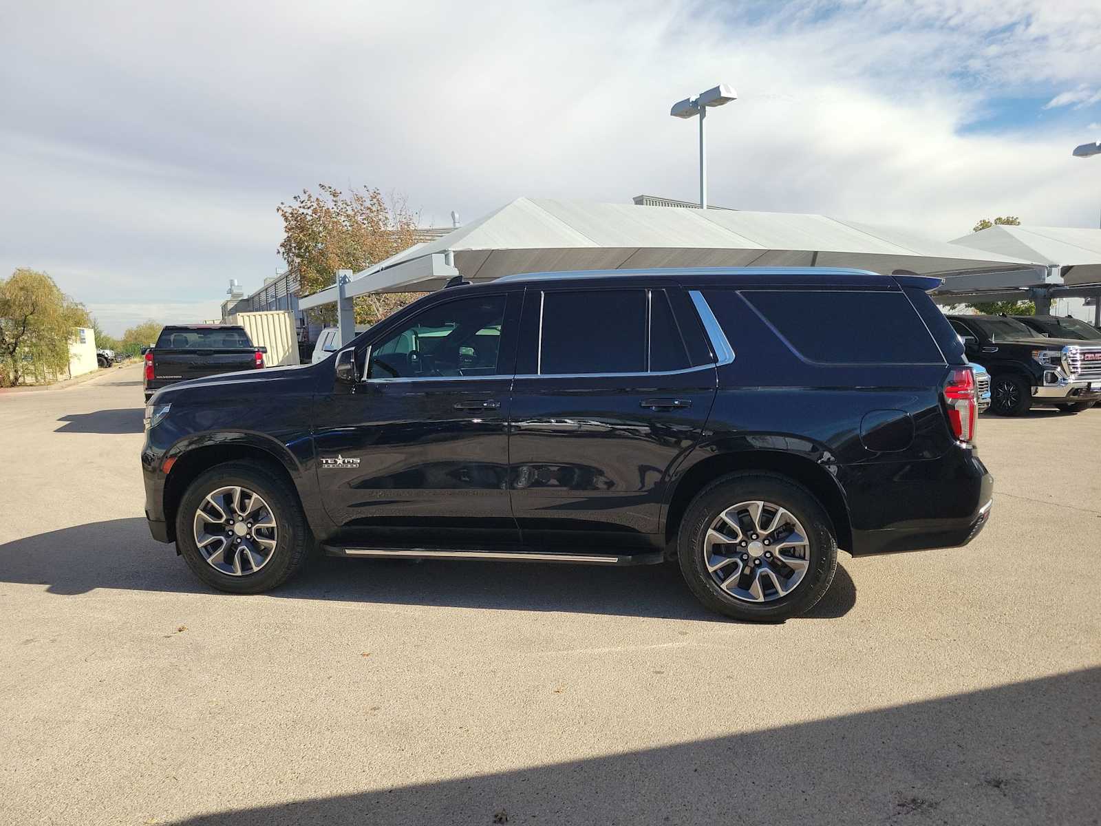 Thumbnail: 2022 Chevrolet Tahoe - 3