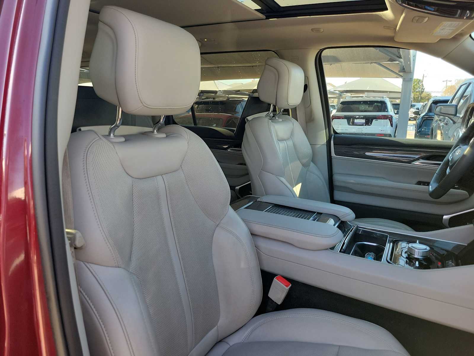 Thumbnail: 2022 Jeep Wagoneer - 14