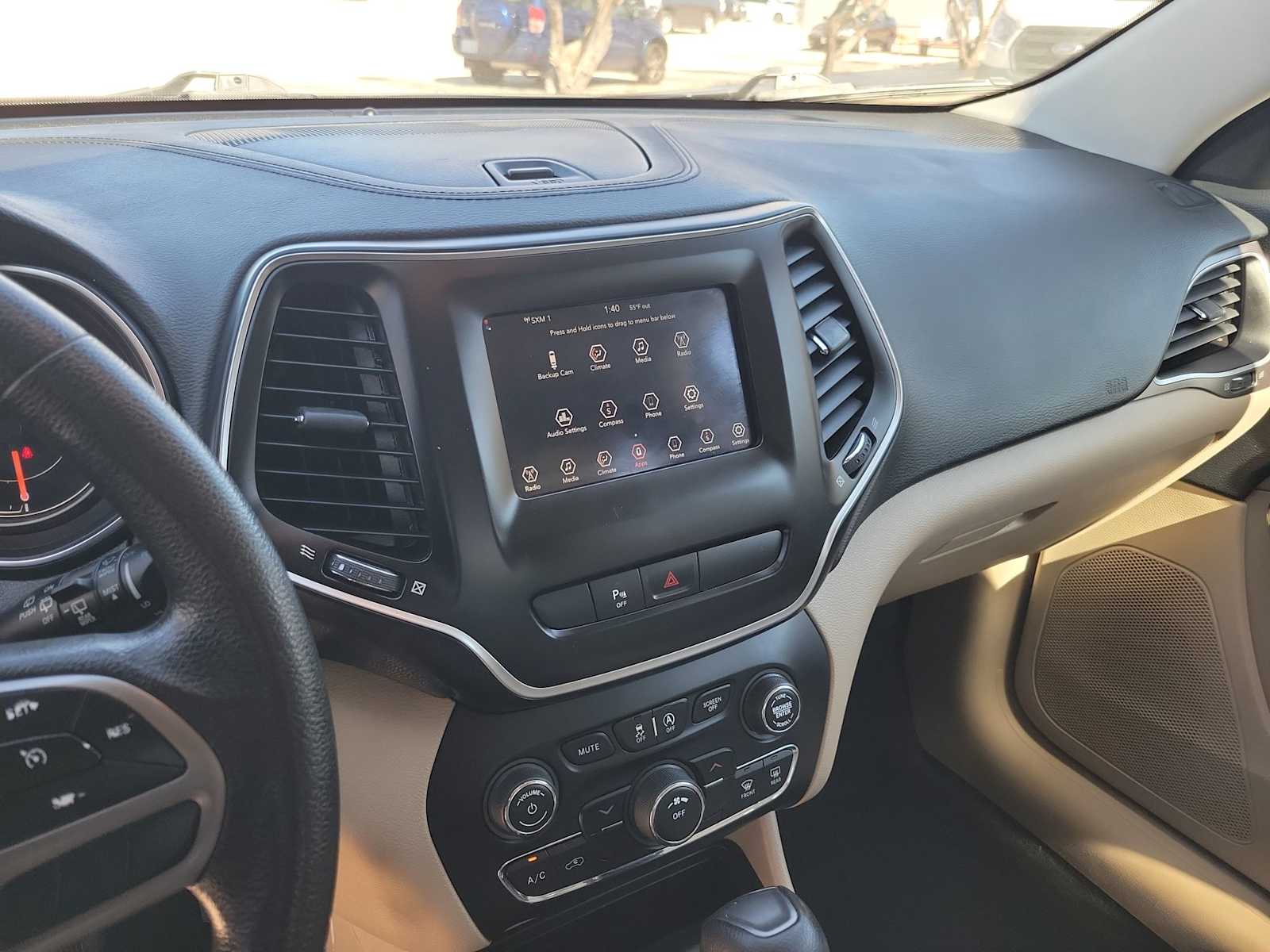 Thumbnail: 2019 Jeep Cherokee - 16