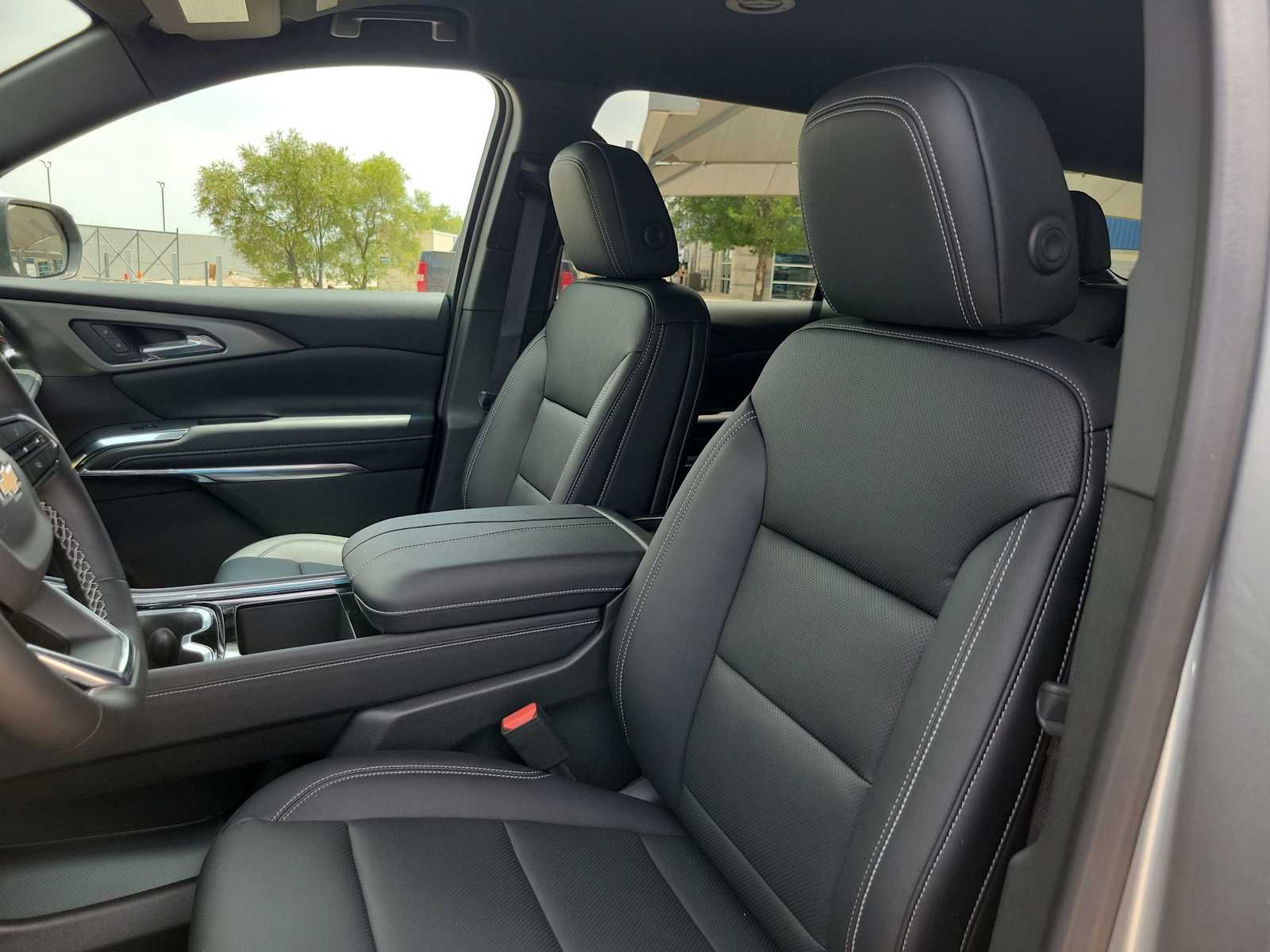 2025 Chevrolet Traverse LT 11