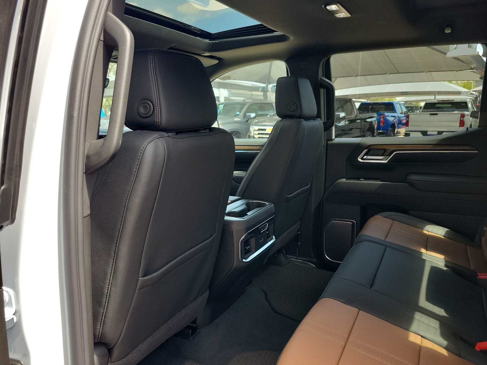 Thumbnail: 2026 Chevrolet Silverado 1500 - 12