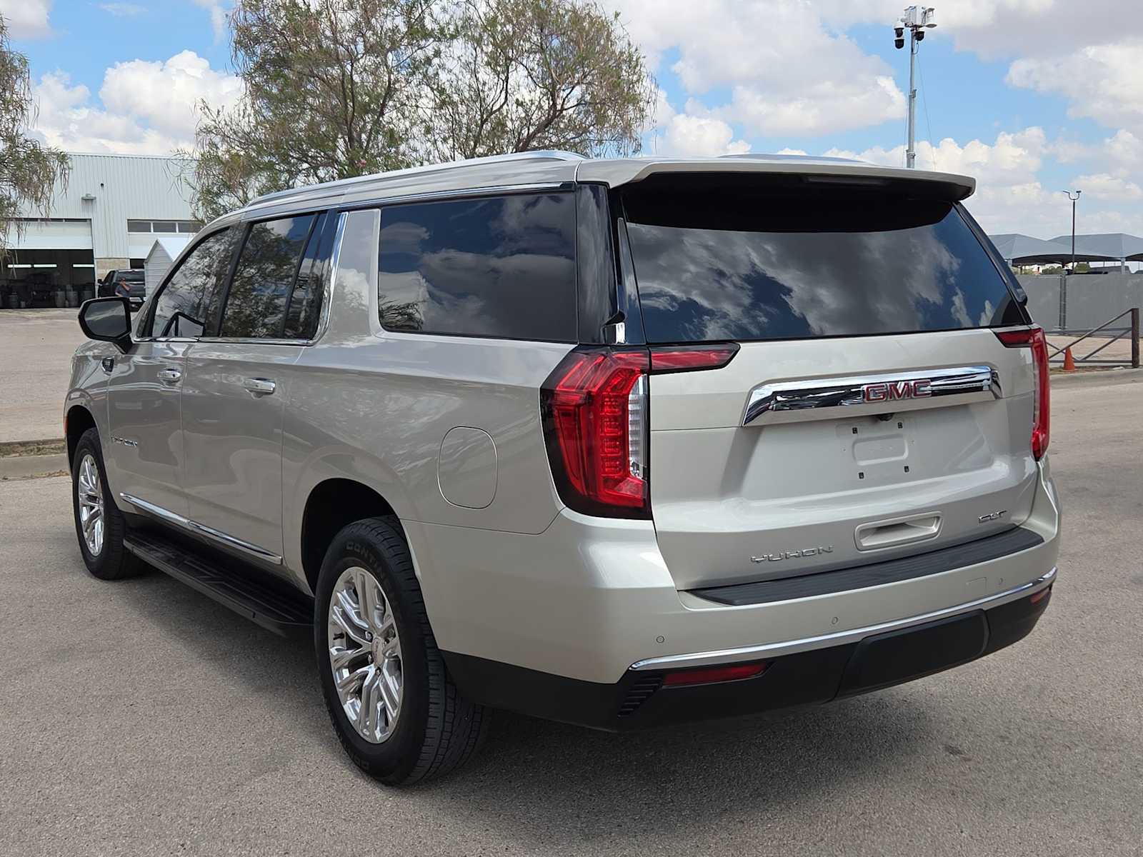 Thumbnail: 2023 GMC Yukon XL - 4
