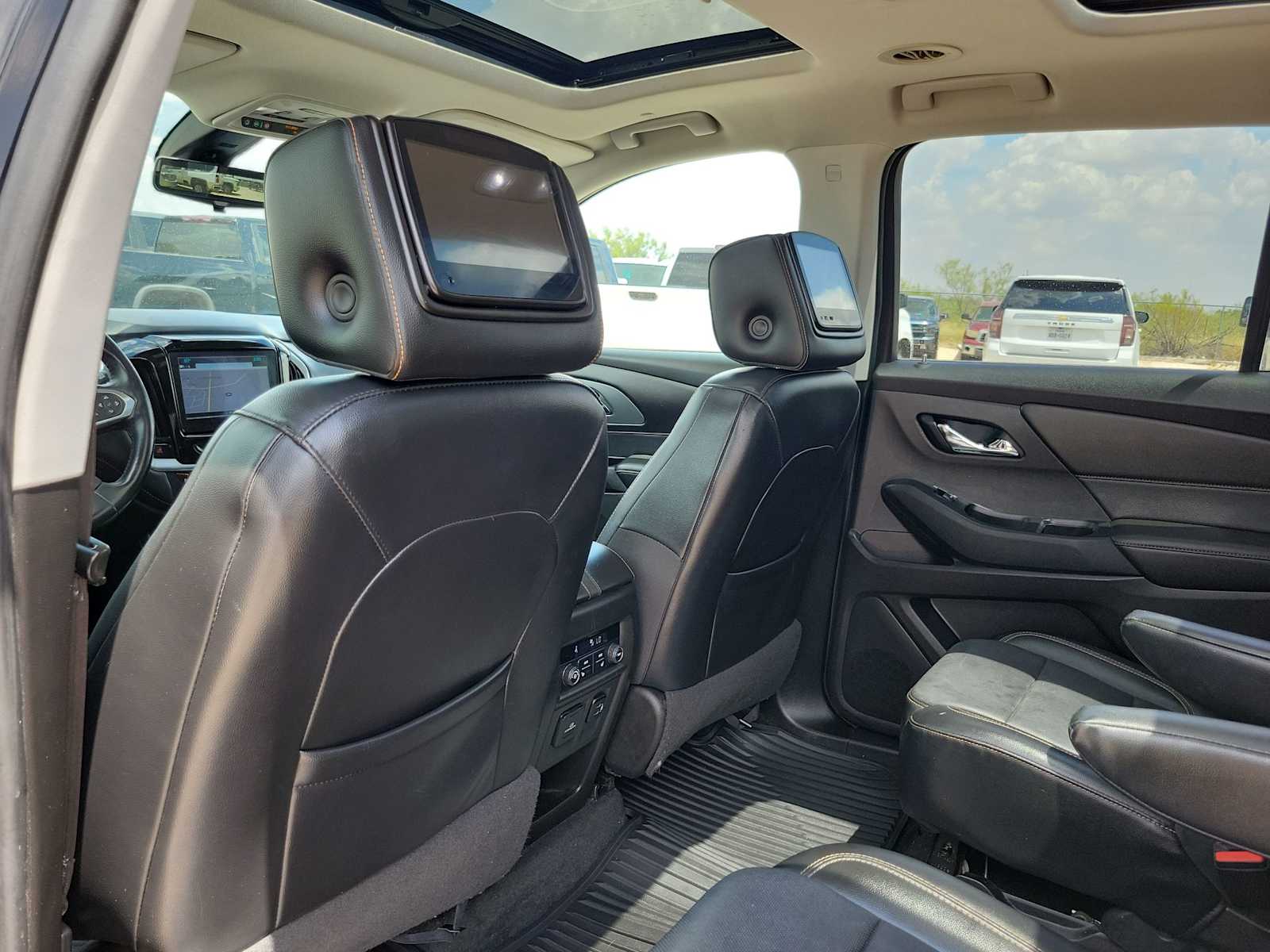Thumbnail: 2018 Chevrolet Traverse - 12