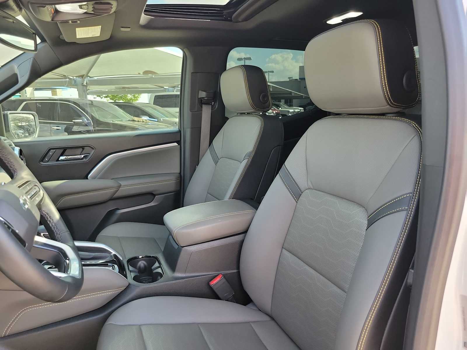 Thumbnail: 2023 Chevrolet Colorado - 11