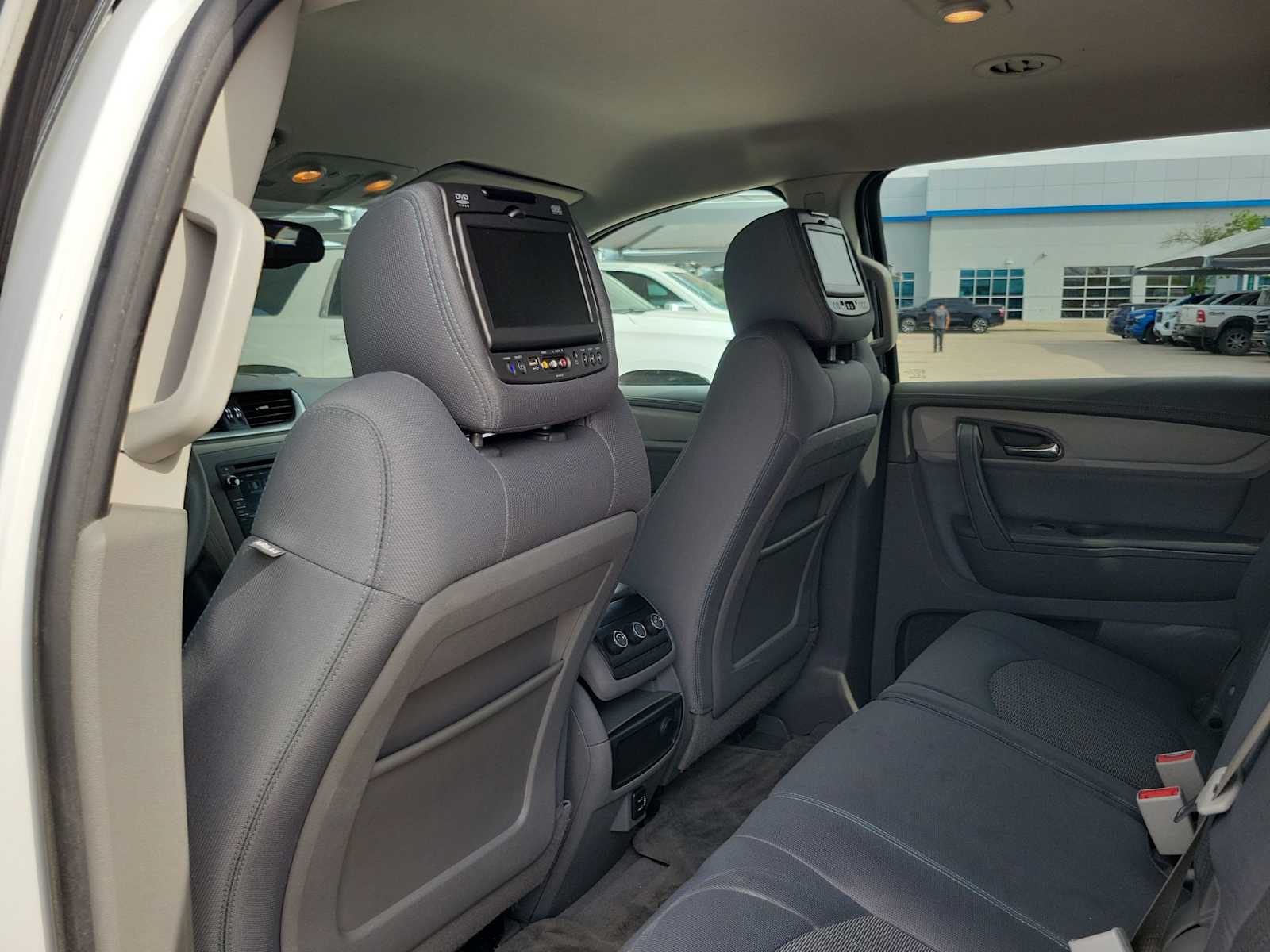Thumbnail: 2017 Chevrolet Traverse - 16