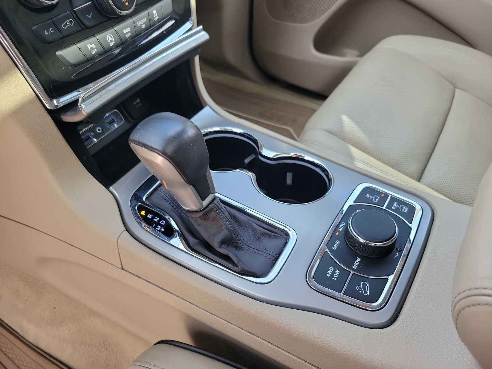 Thumbnail: 2021 Jeep Grand Cherokee - 12