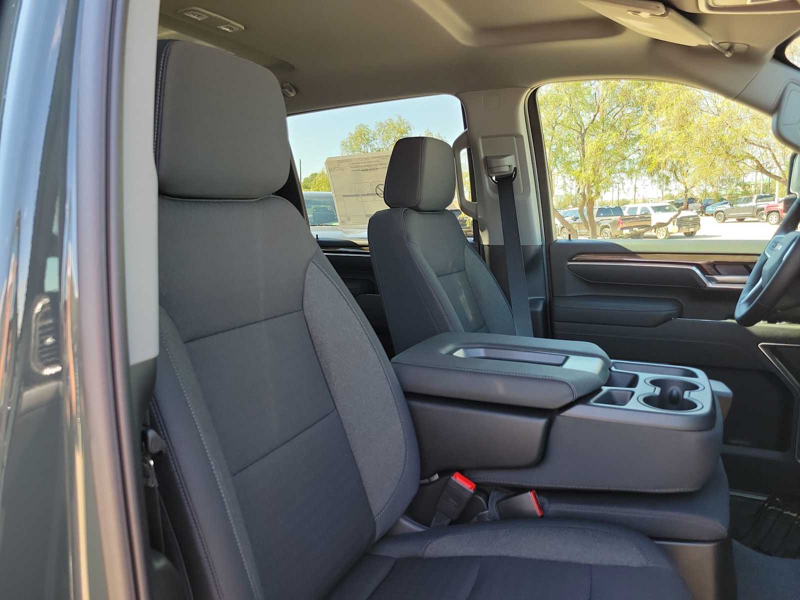 Thumbnail: 2026 Chevrolet Silverado 3500 - 14