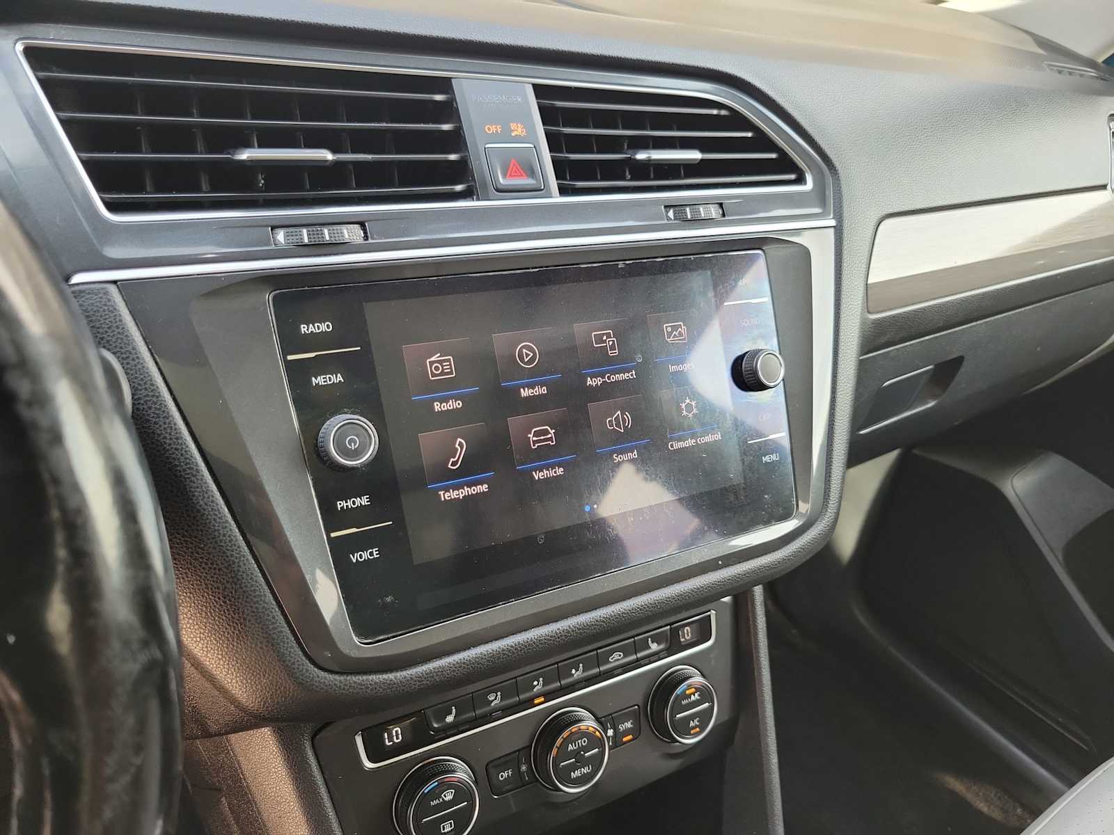 Thumbnail: 2018 Volkswagen Tiguan - 20