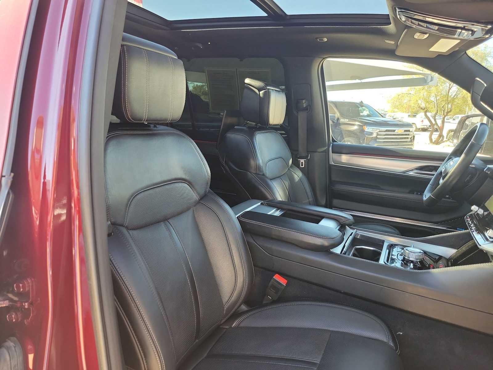 Thumbnail: 2023 Jeep Grand Wagoneer - 14