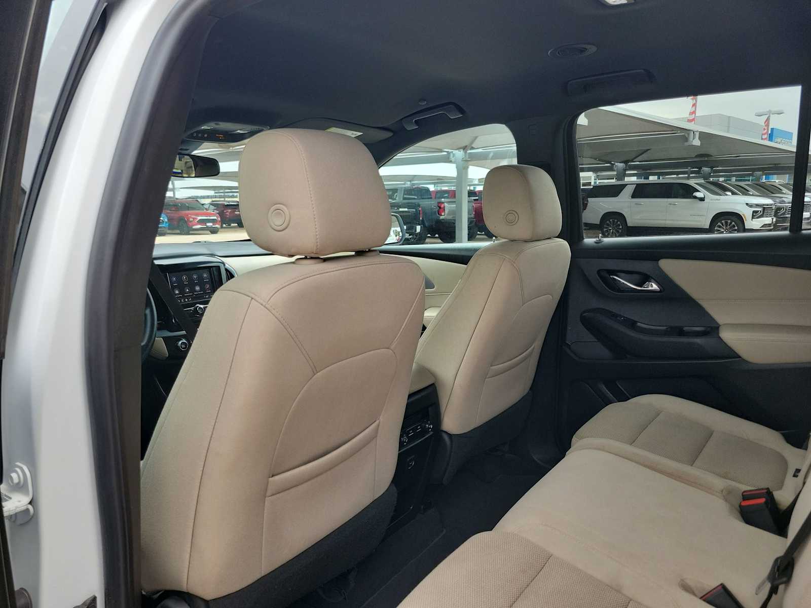 Thumbnail: 2022 Chevrolet Traverse - 16