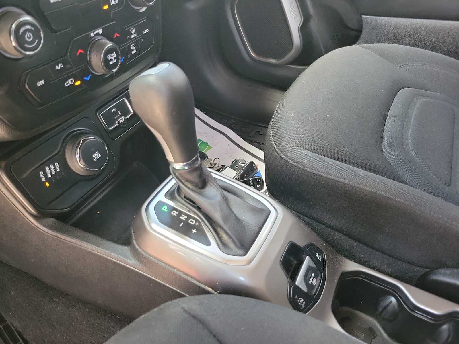 Thumbnail: 2022 Jeep Renegade - 17