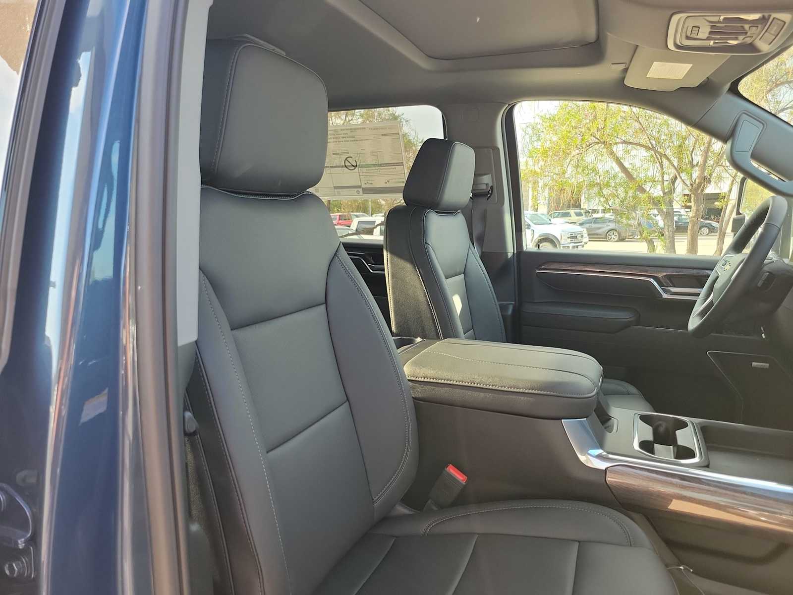 Thumbnail: 2026 Chevrolet Silverado 3500 - 14