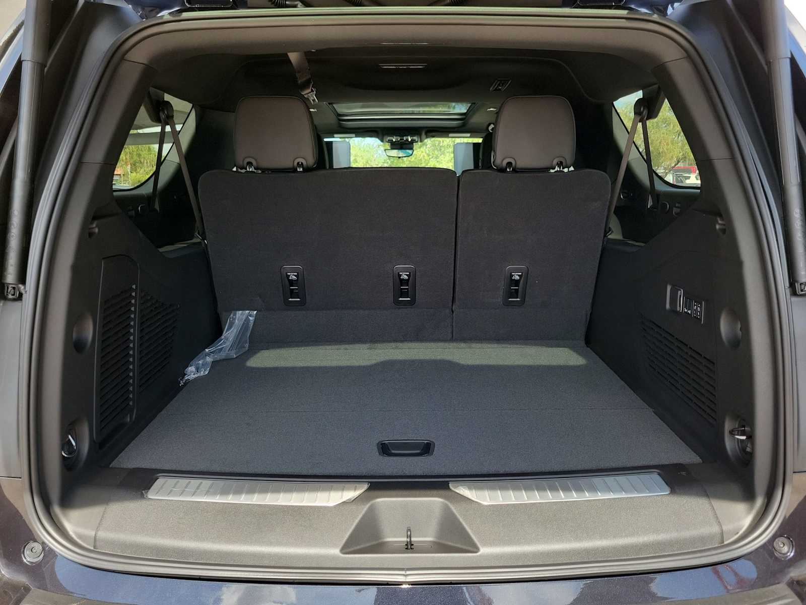 Thumbnail: 2026 Chevrolet Suburban - 19