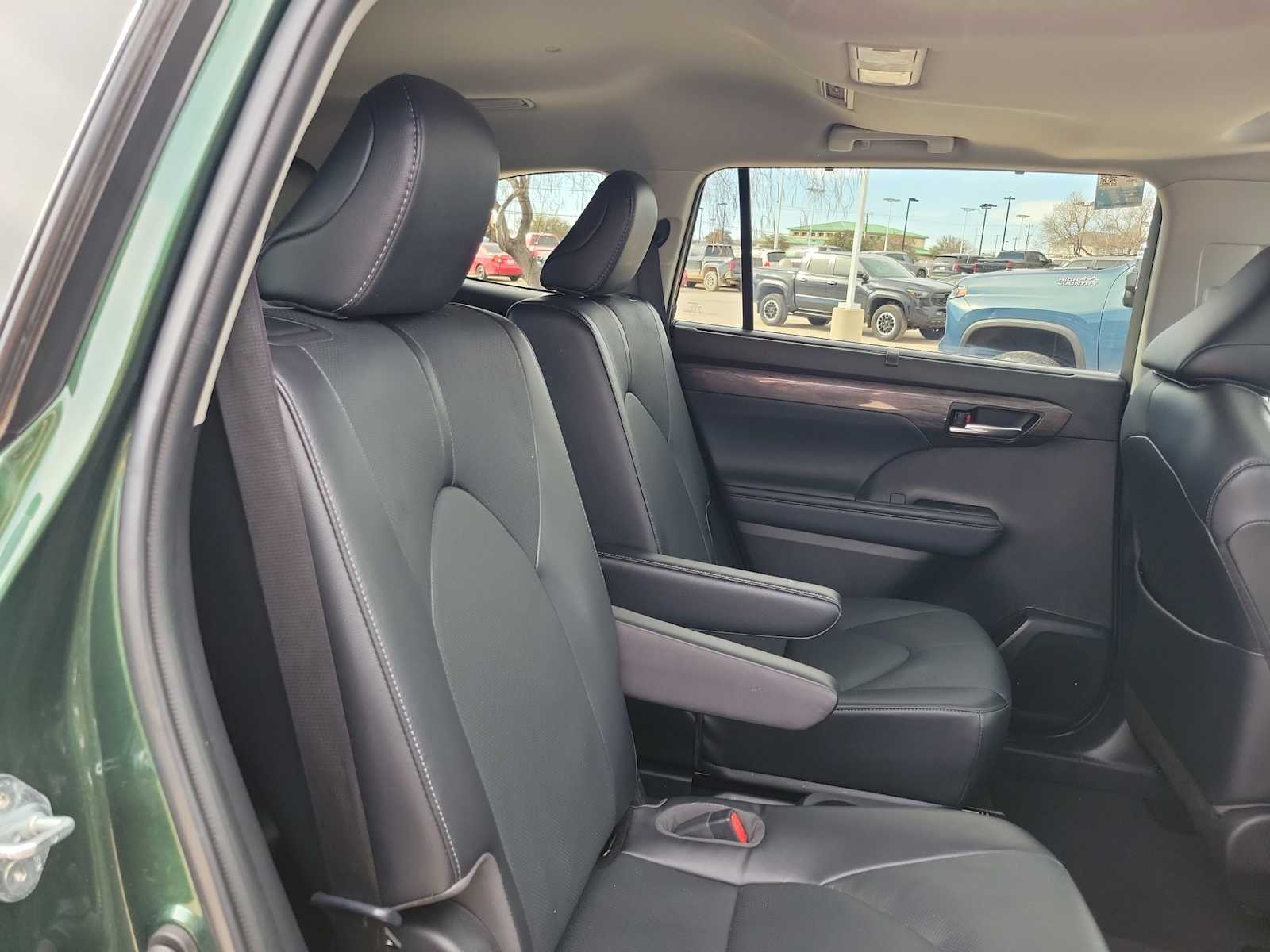 Thumbnail: 2023 Toyota Highlander - 9