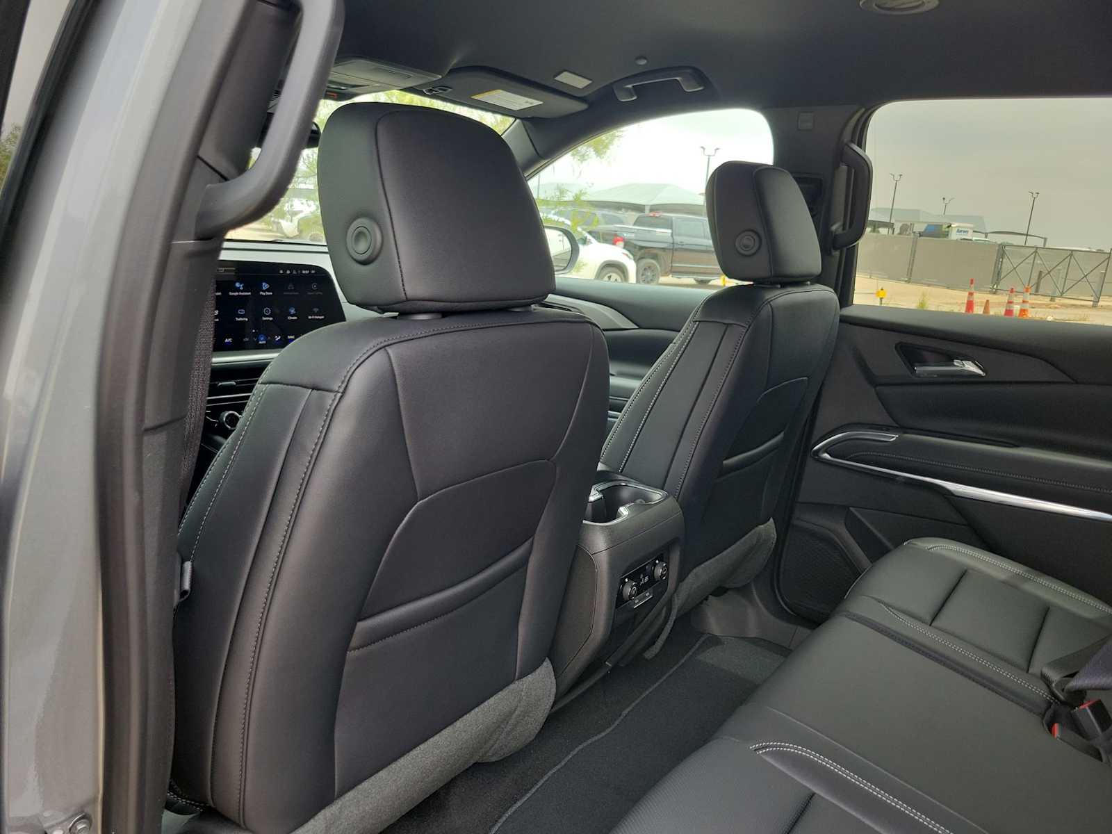 2025 Chevrolet Traverse LT 12