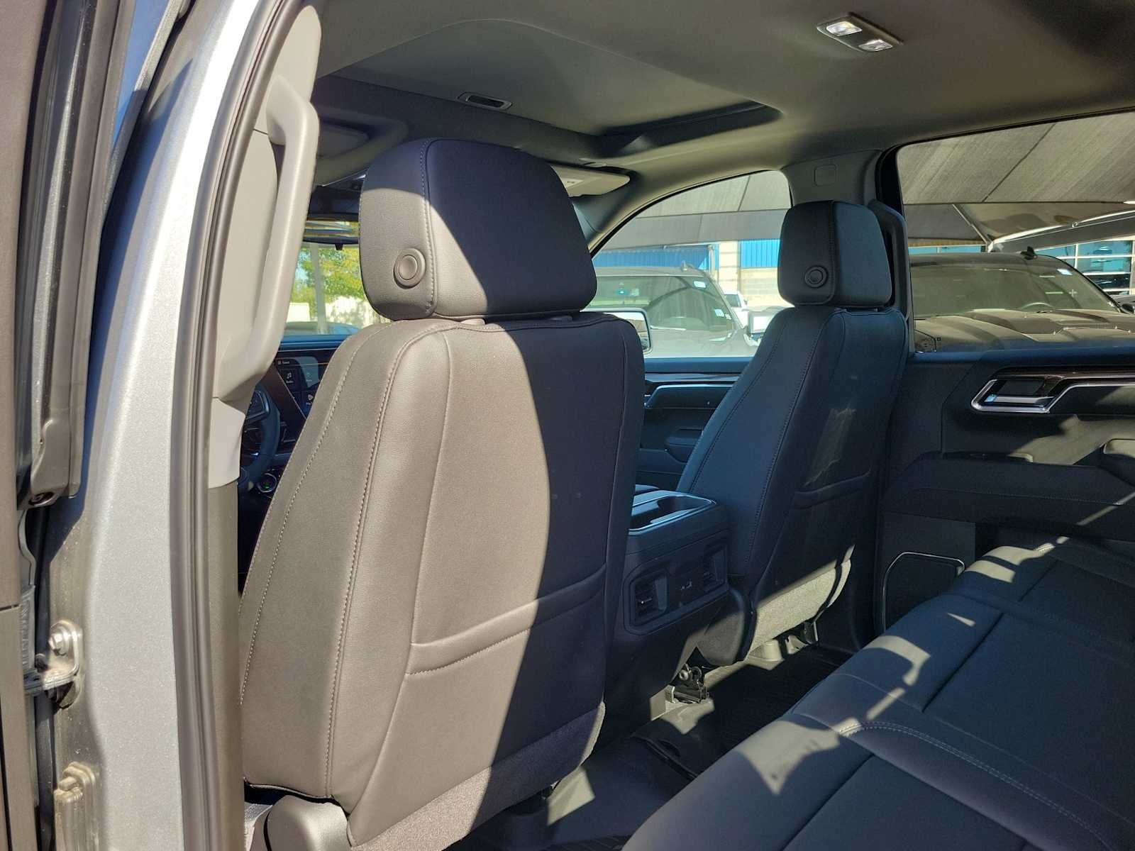 Thumbnail: 2026 Chevrolet Silverado 1500 - 12