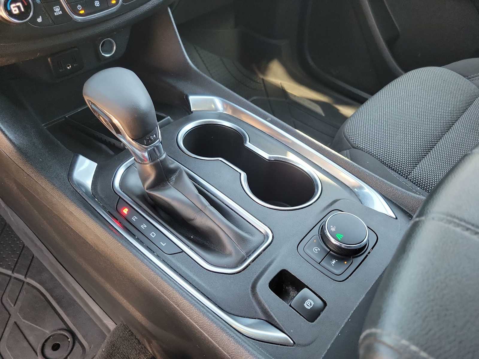 Thumbnail: 2022 Chevrolet Traverse - 17